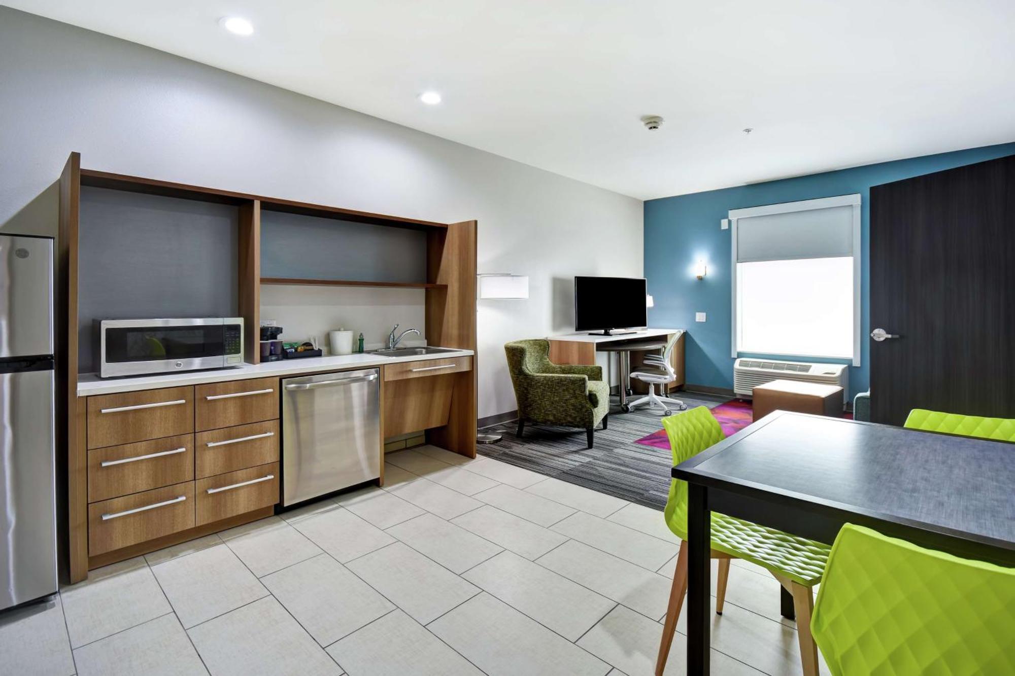 King Suite - Mobility Access/Non-Smoking