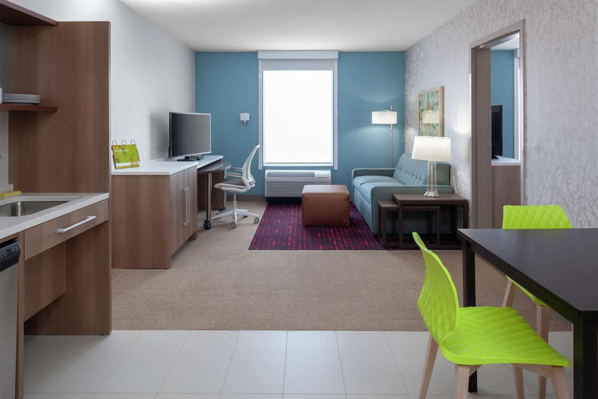 King Suite - Mobility Access/Non-Smoking