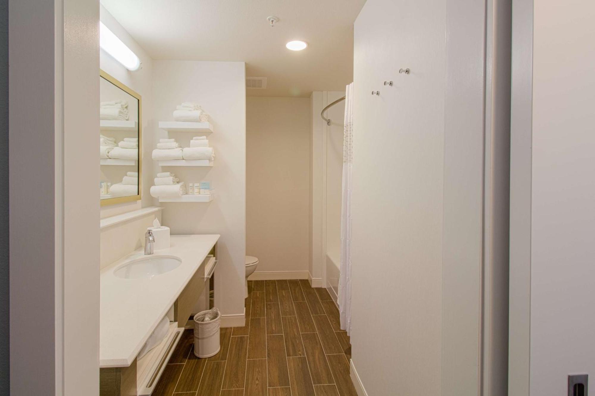 King Room - Hearing Access/Non-Smoking