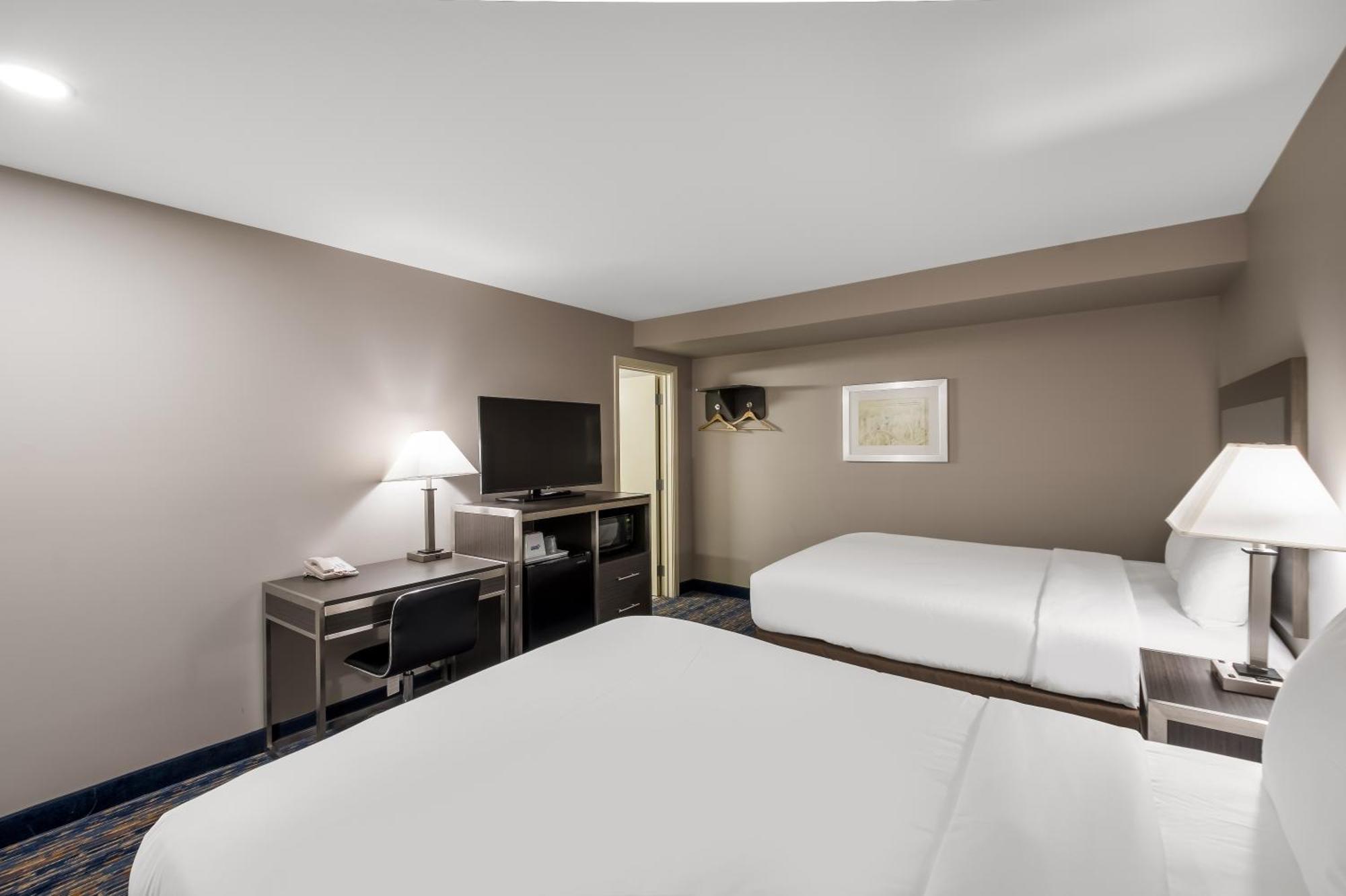 Standard Queen Room with Two Queen Beds