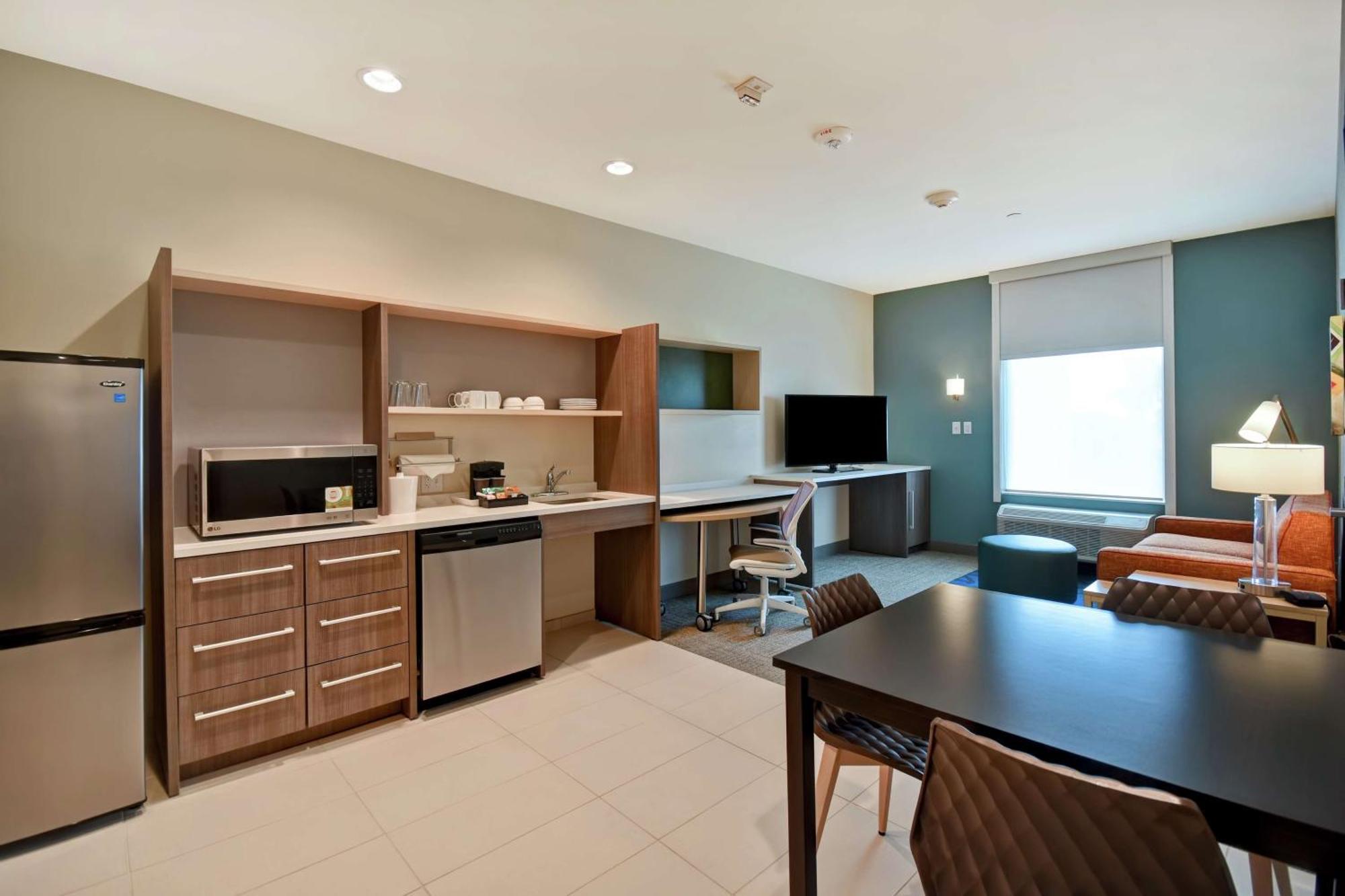 King Suite - Mobility and Hearing Access/Non-Smoking