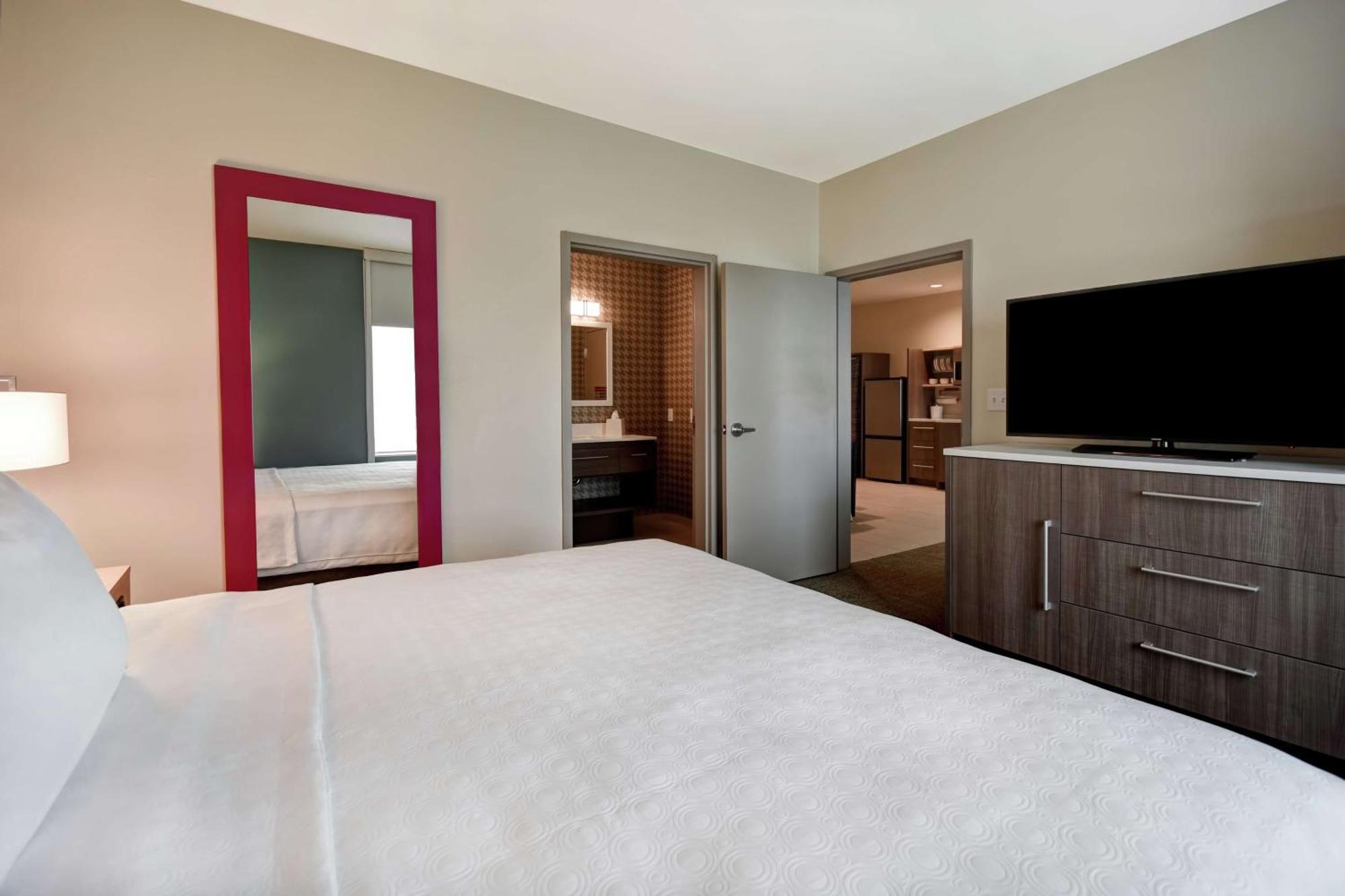 One-Bedroom King Suite - Non-Smoking