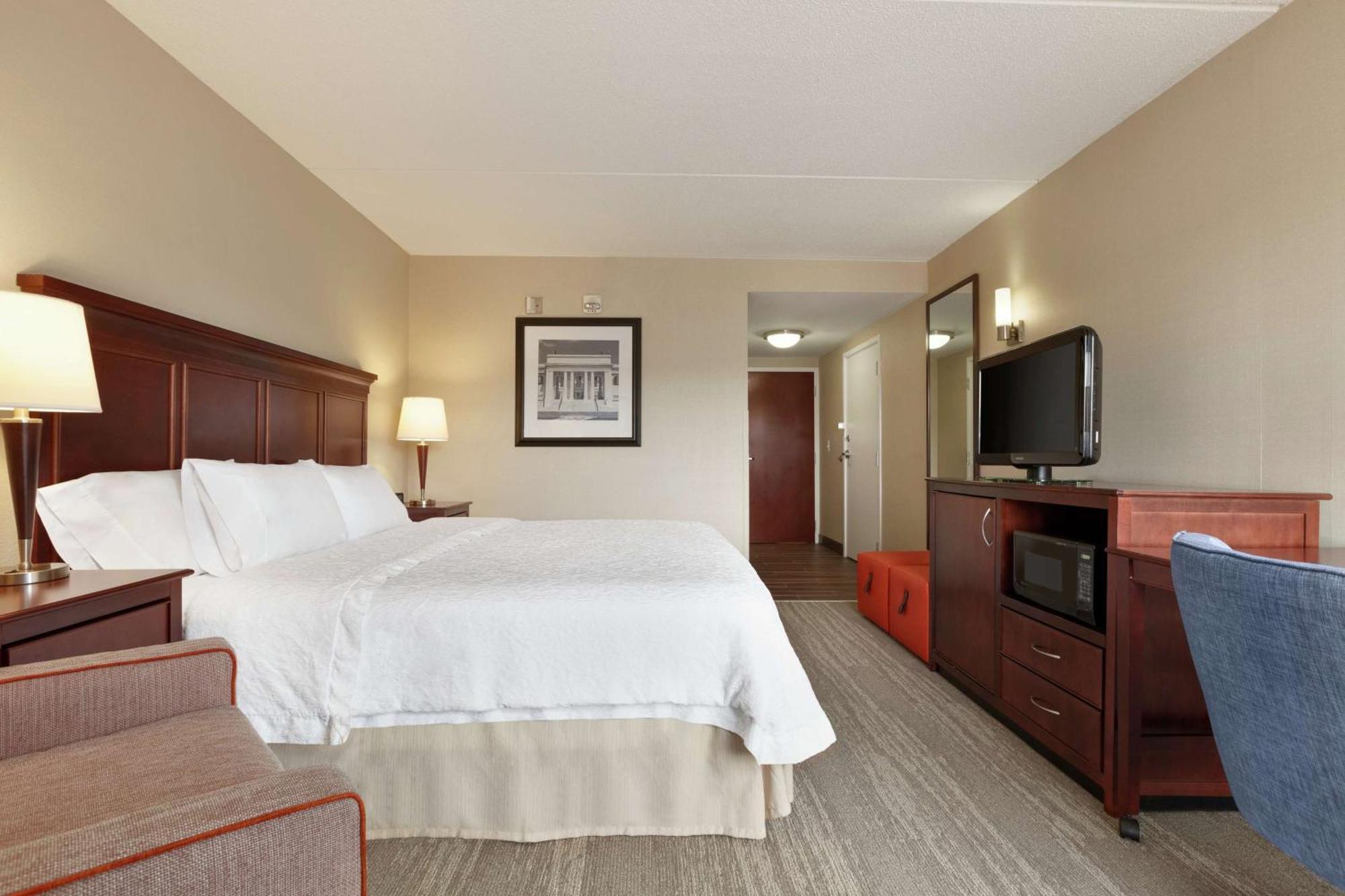 King Room with Accessible Tub - Mobility and Hearing Access/Non-Smoking