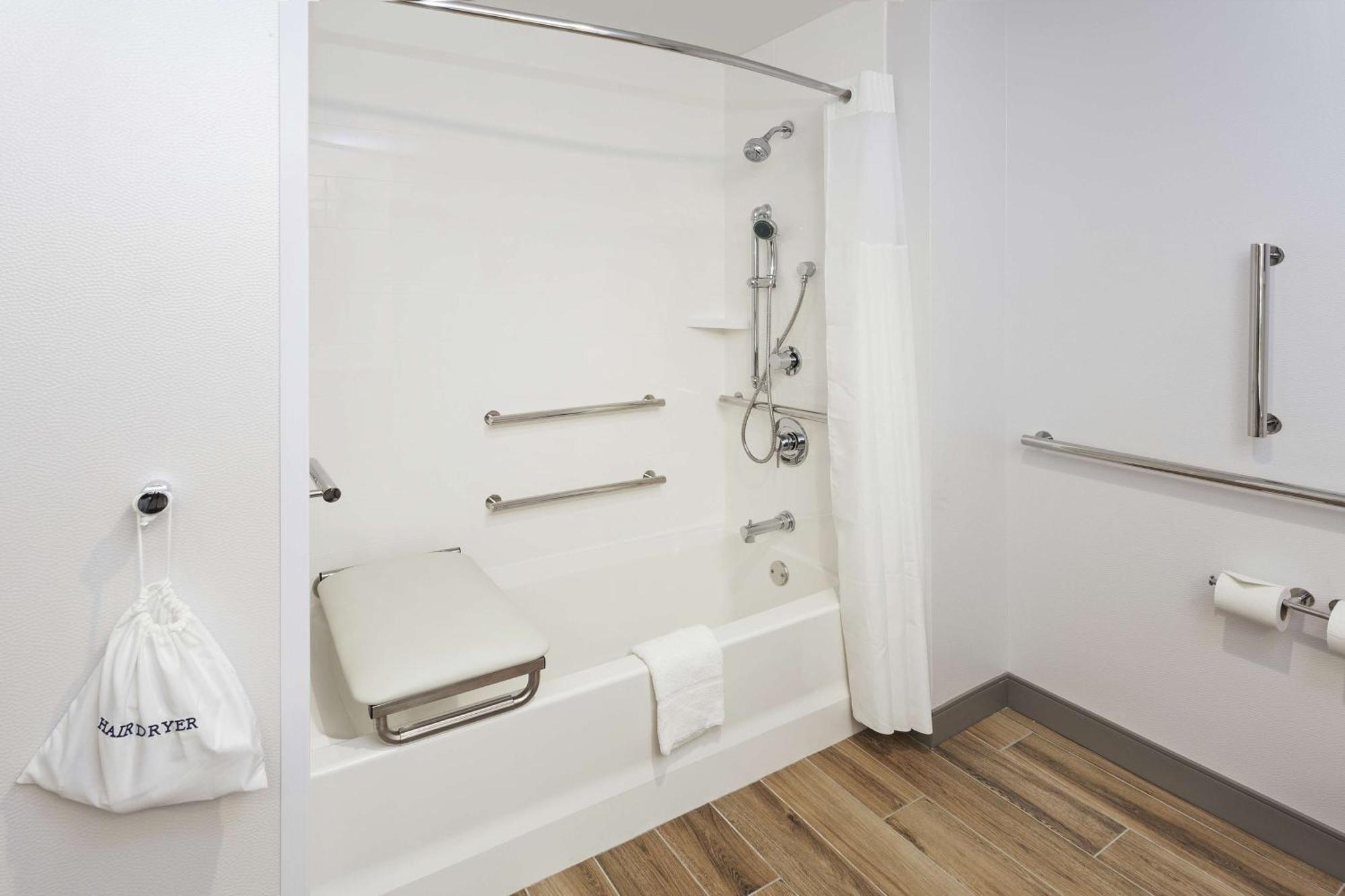 Queen Room with Two Queen Beds - Mobility Access/Non-Smoking