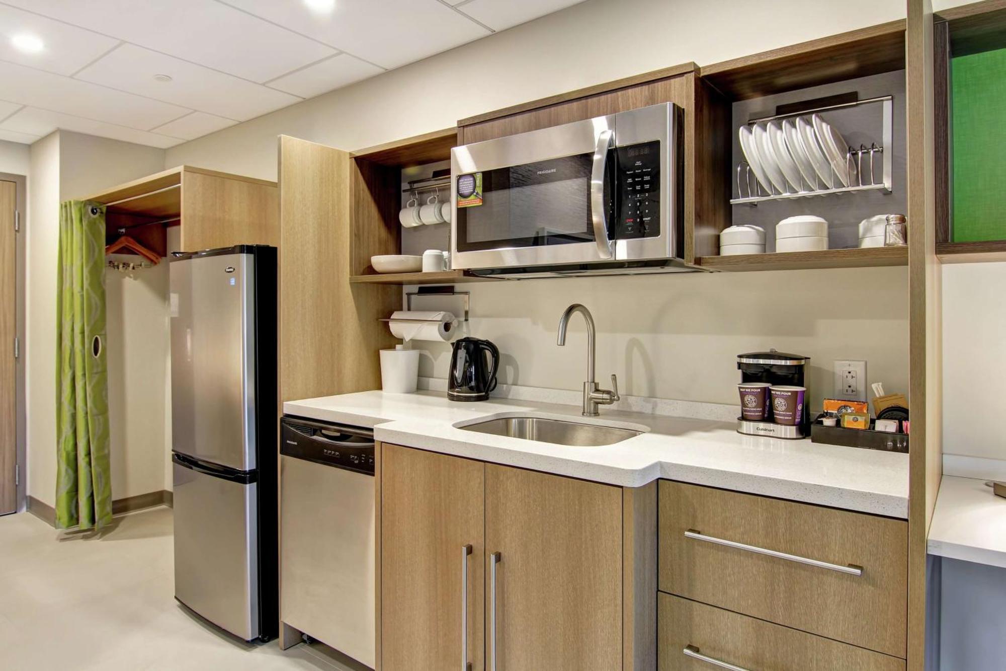 One-Bedroom King Suite - Non-Smoking