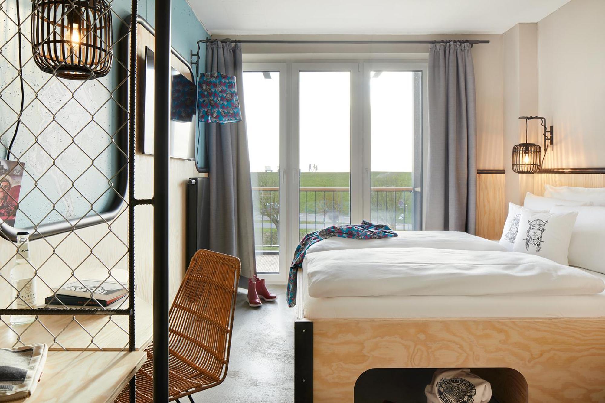 Doppelzimmer mit Deichblick und Balkon