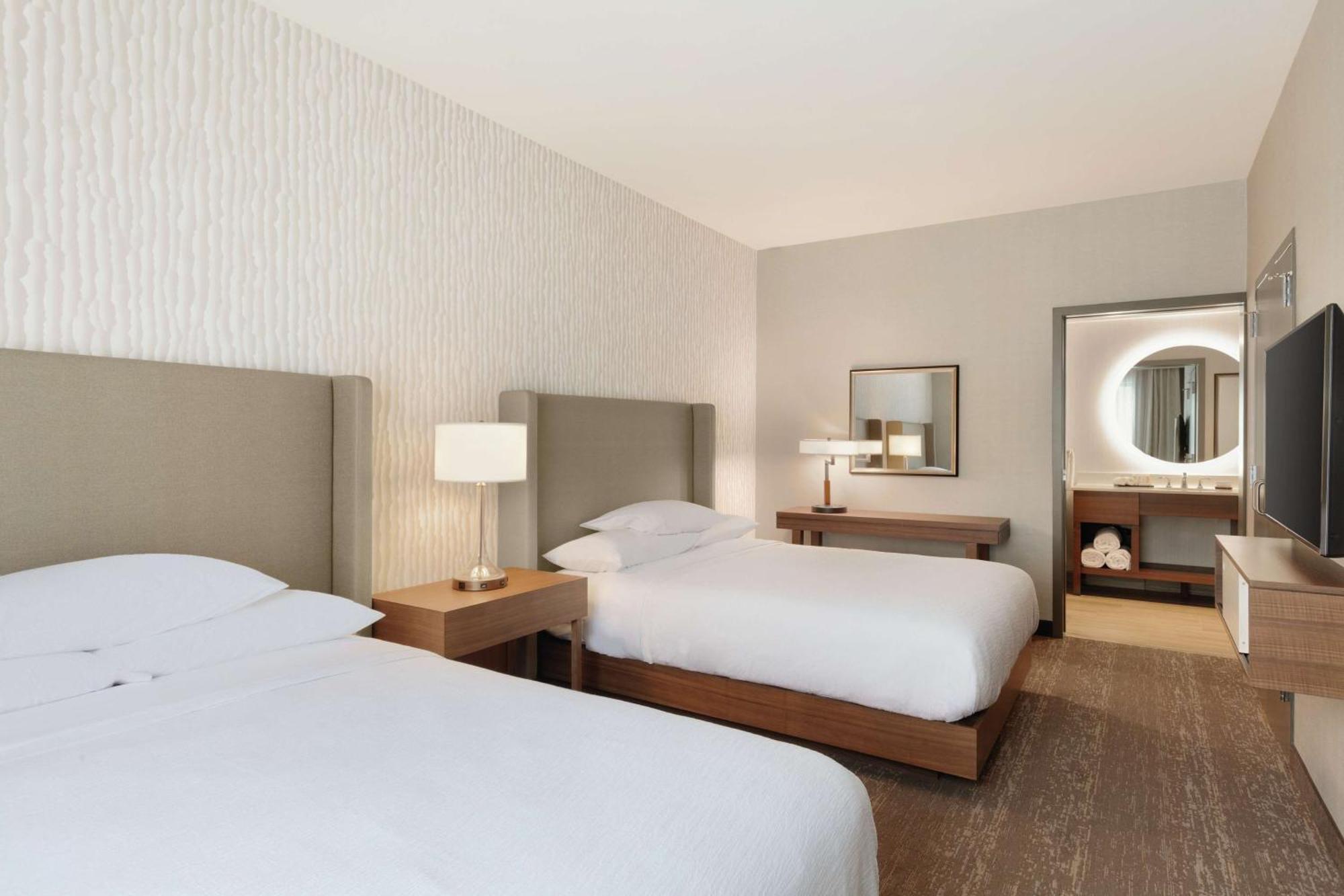 Two-Room Suite with Two Queen Beds - Mobility Access