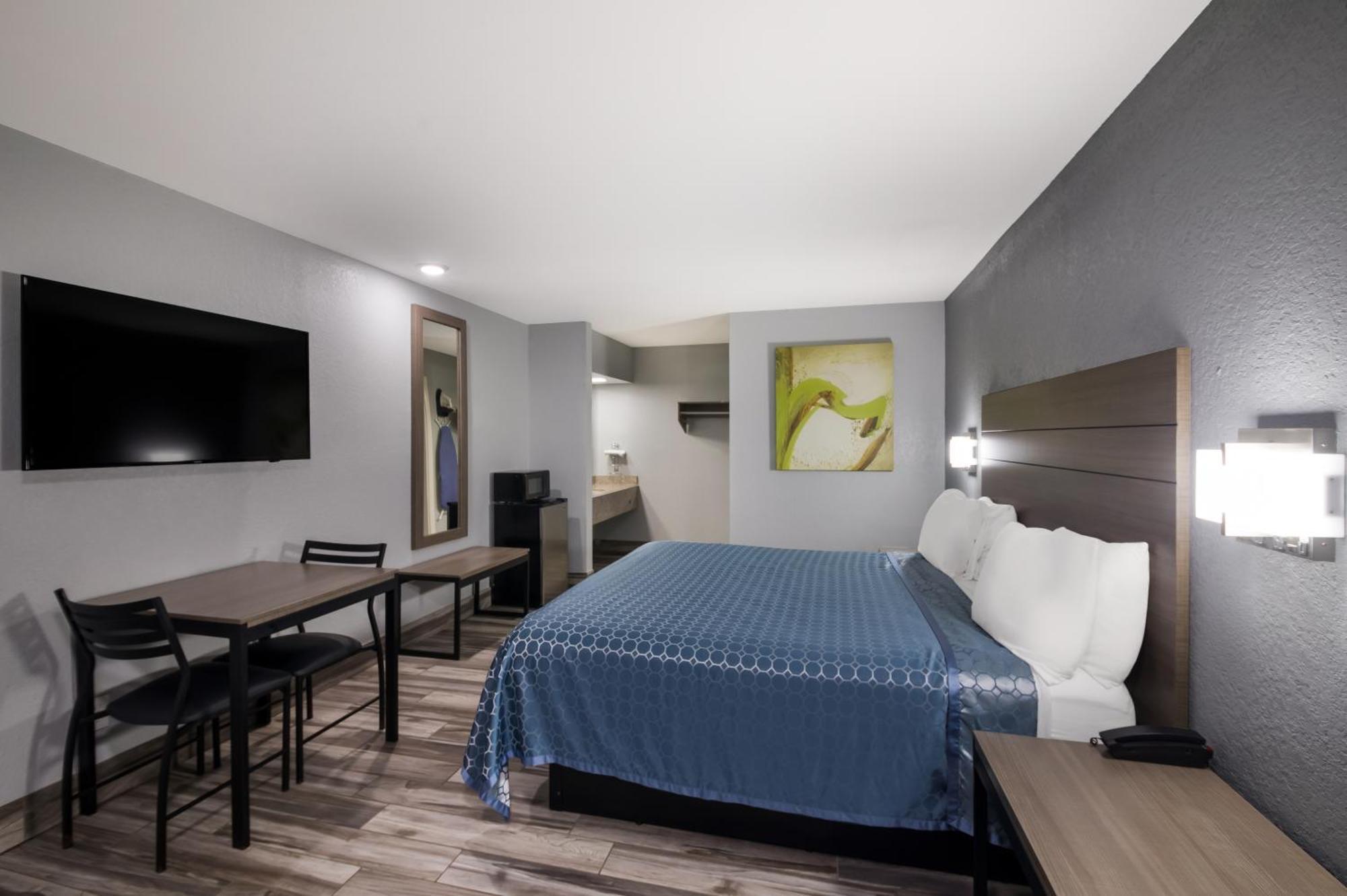 1 King Bed Non-Smoking