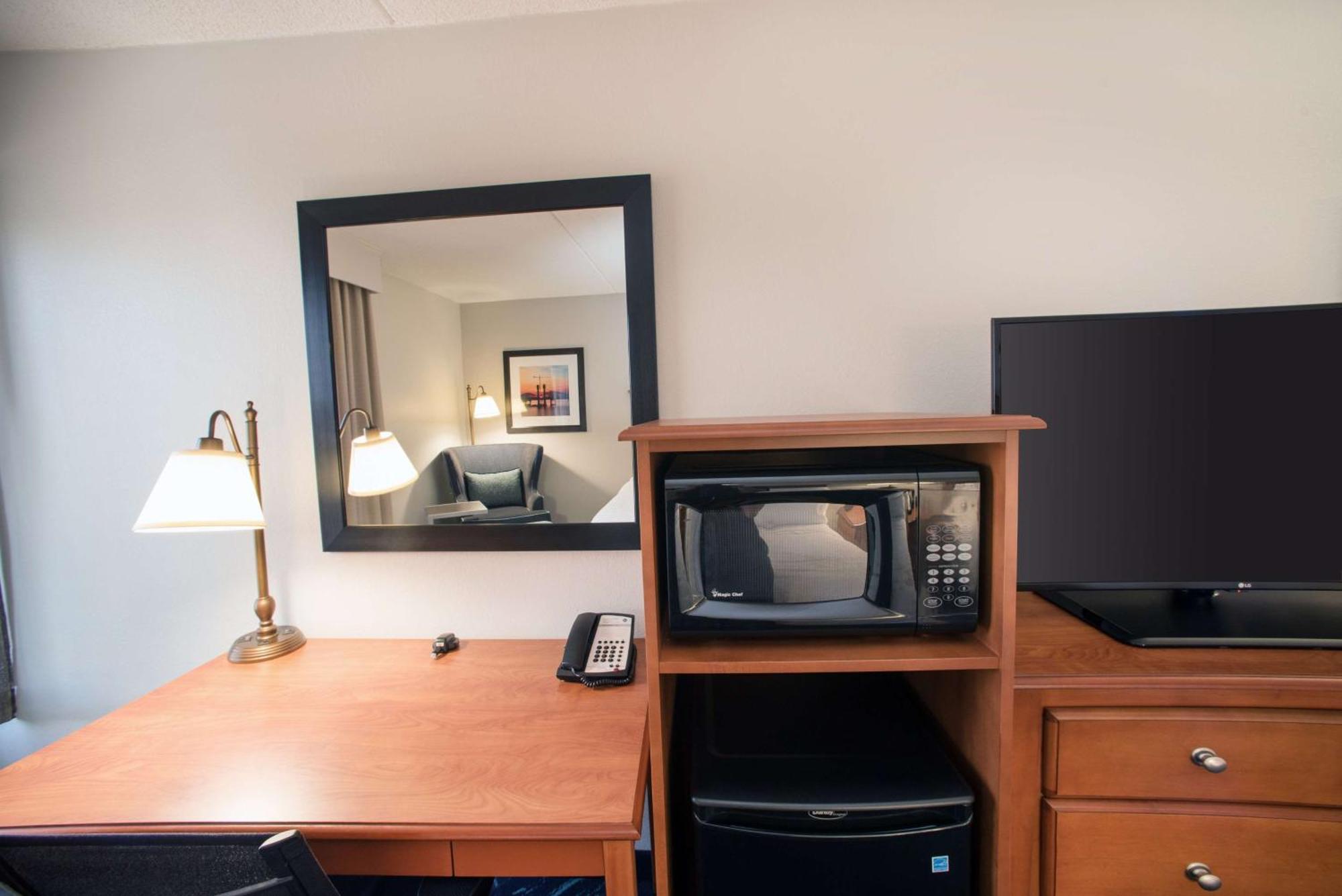 King Room with Sofa Bed and Study - Non-Smoking