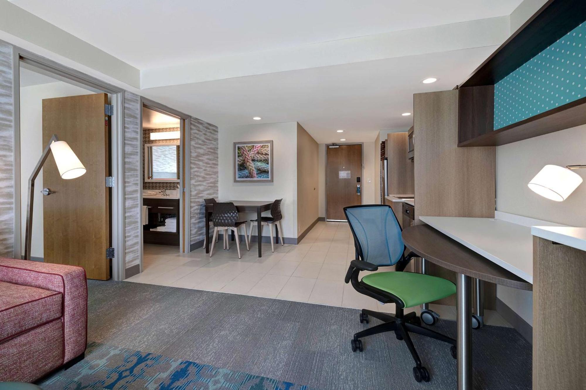 One-Bedroom King Suite - Non-Smoking