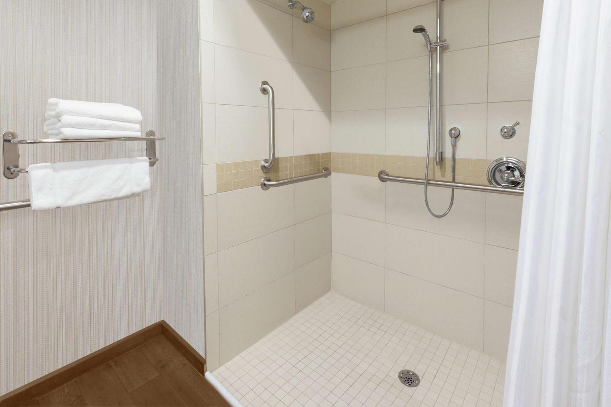 Queen Room Mobility or Hearing Accessible Tub