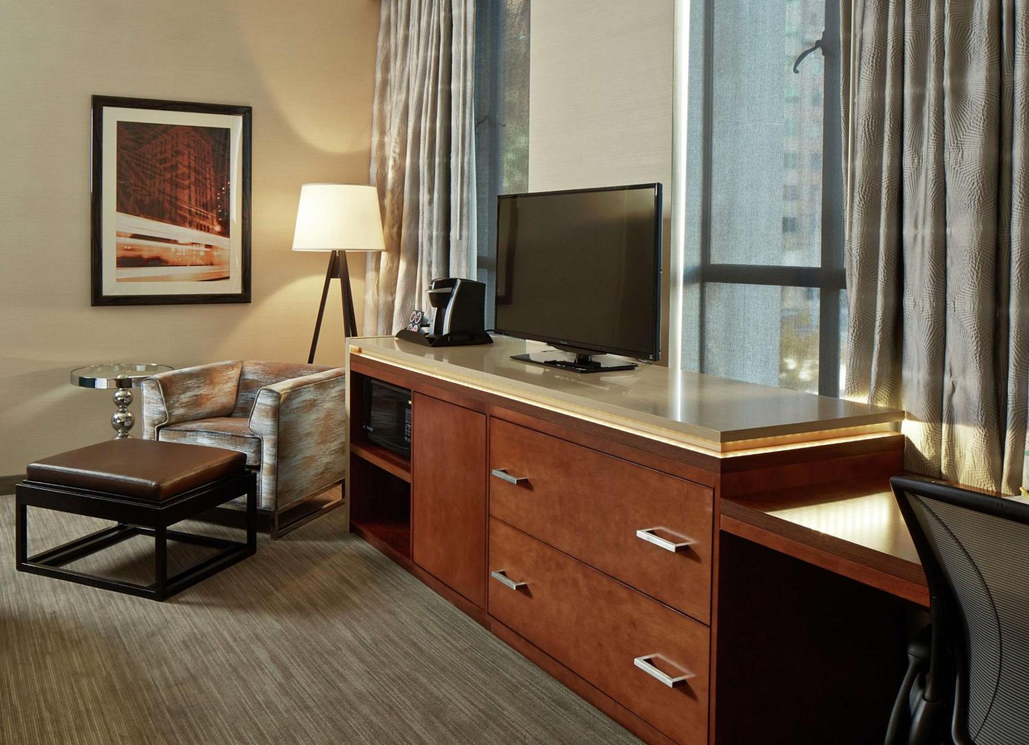 Queen Room Two Queen Beds Hearing Access