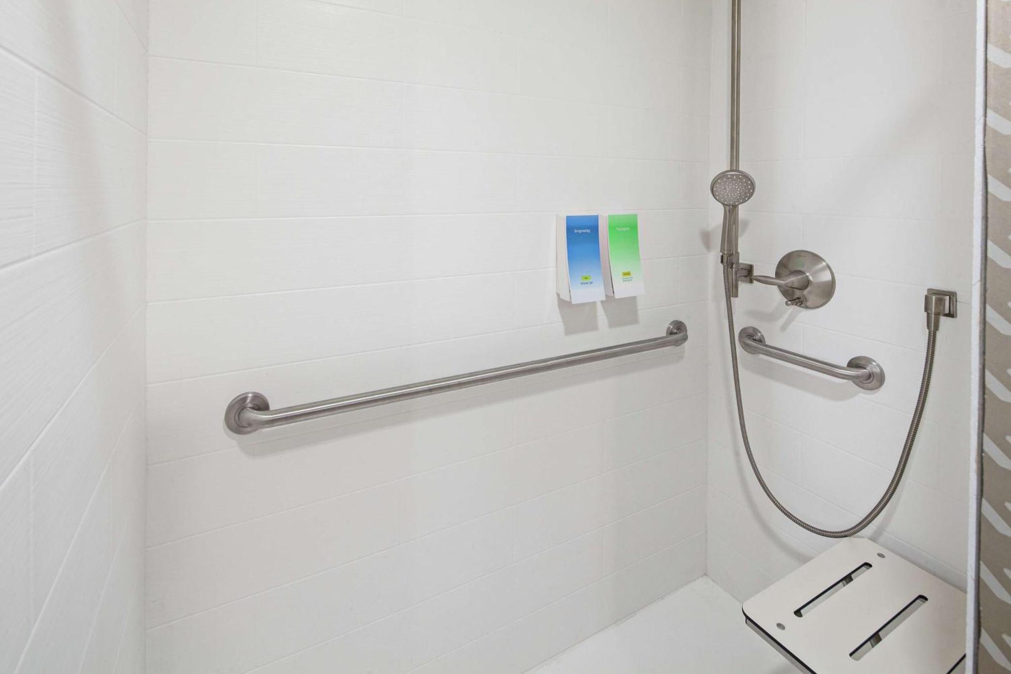 King Studio with Roll-In Shower - Mobility and Hearing Access/Non-Smoking