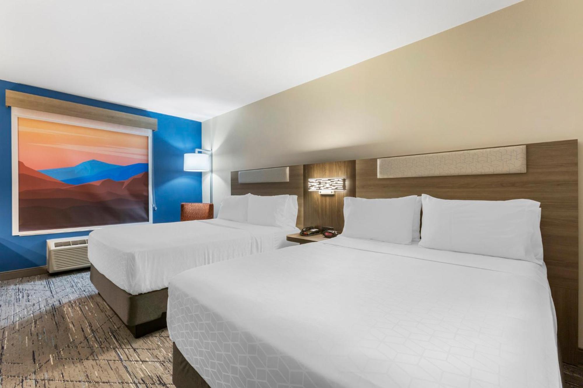 Queen Room with Two Queen Beds - Mobility Access Tub/Non-Smoking