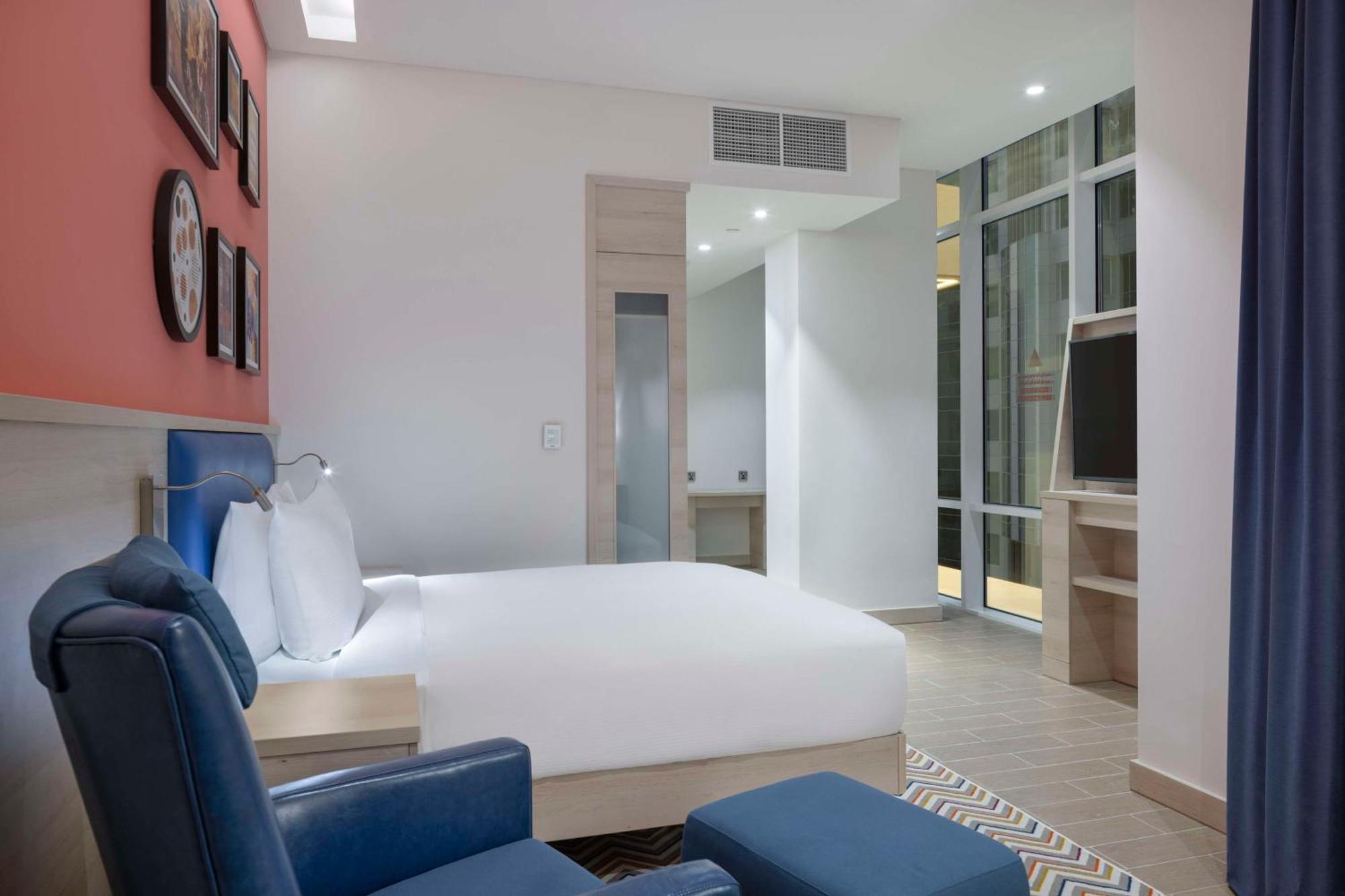 Chambre Lit Queen-Size avec Canapé-Lit - Vue sur Ville
