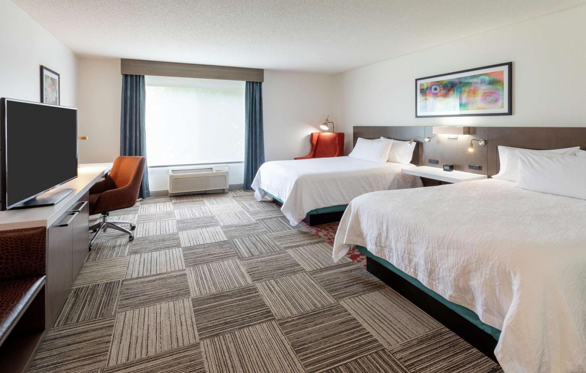 Queen Room with Two Queen Beds and Accessible Tub - Mobility Access