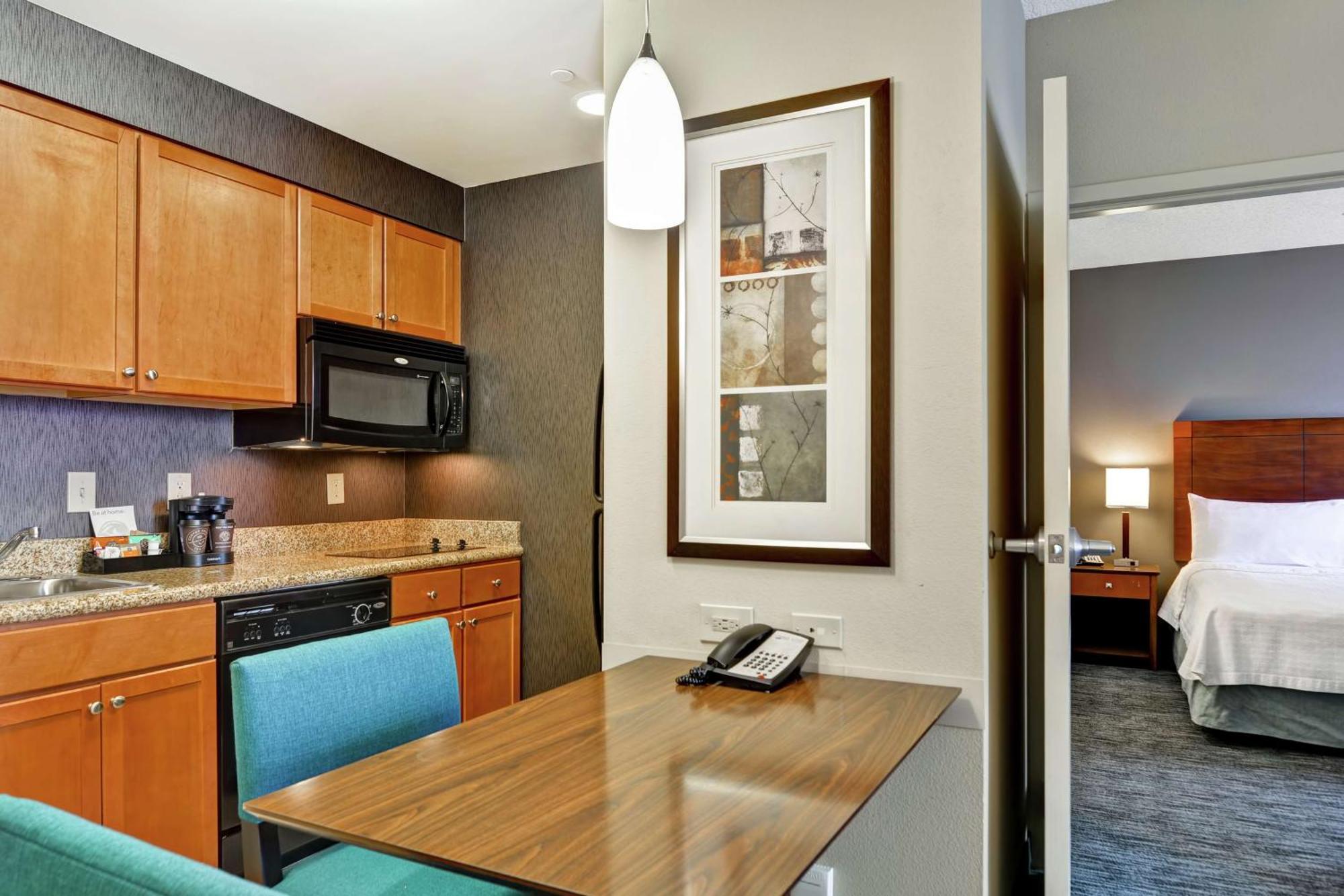 One-Bedroom King Suite - Non-Smoking
