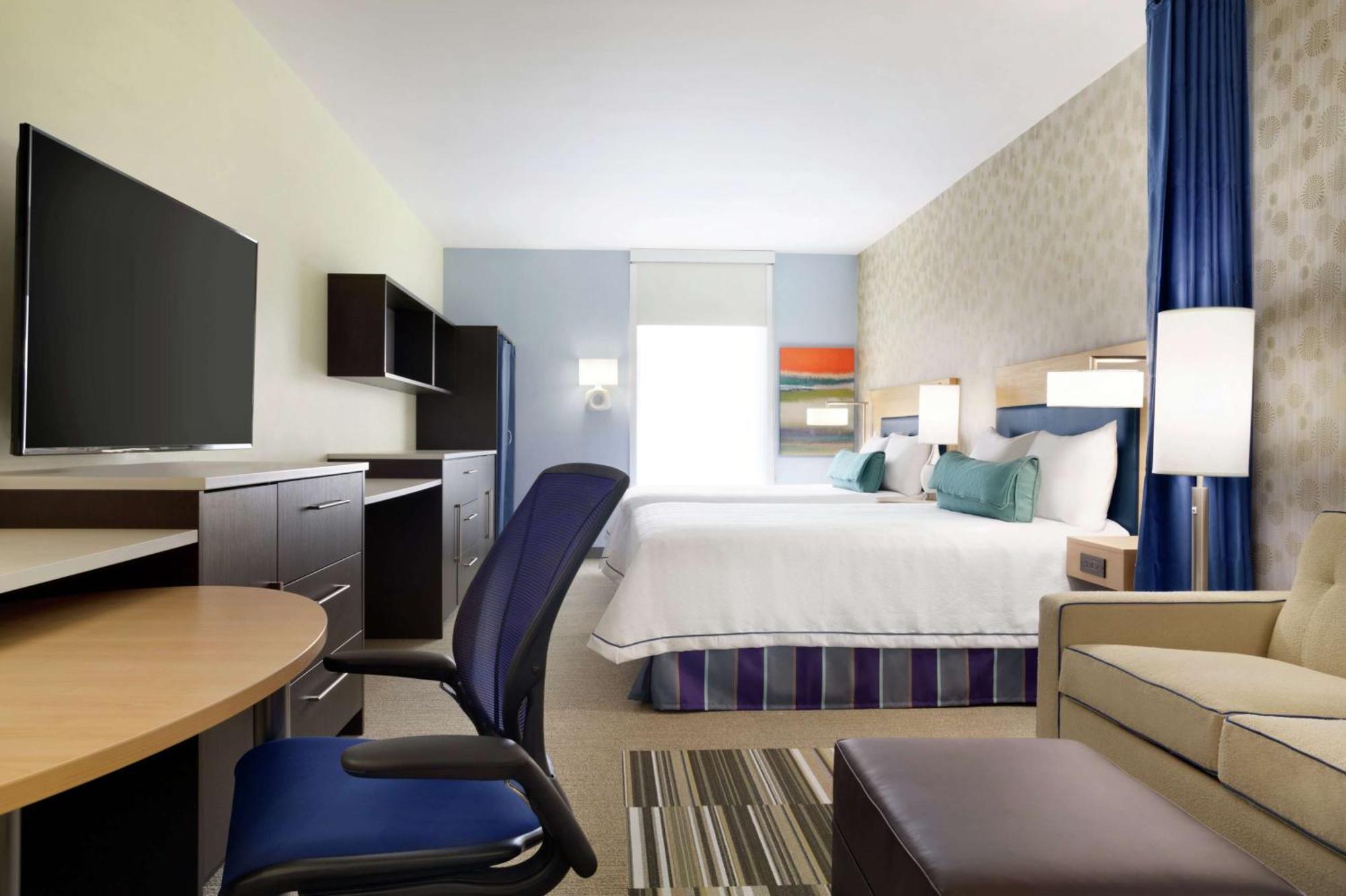 Queen Studio with Two Queen Beds - Non-Smoking