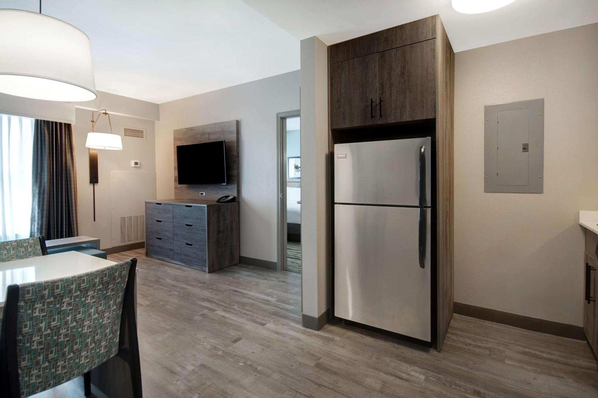 Two Bedroom Suite with One King and Two Queen Beds - Non-Smoking