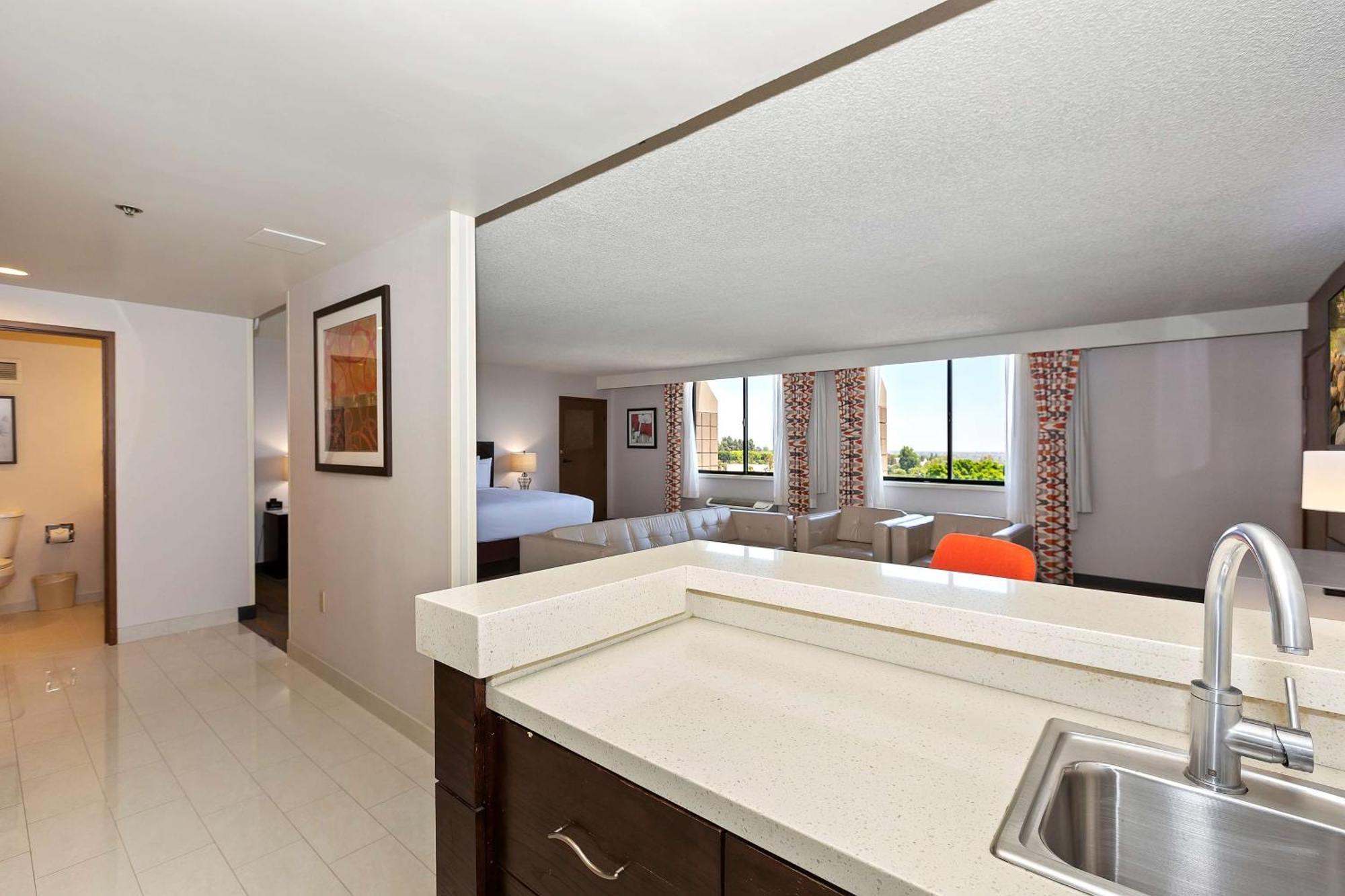 Junior King Suite