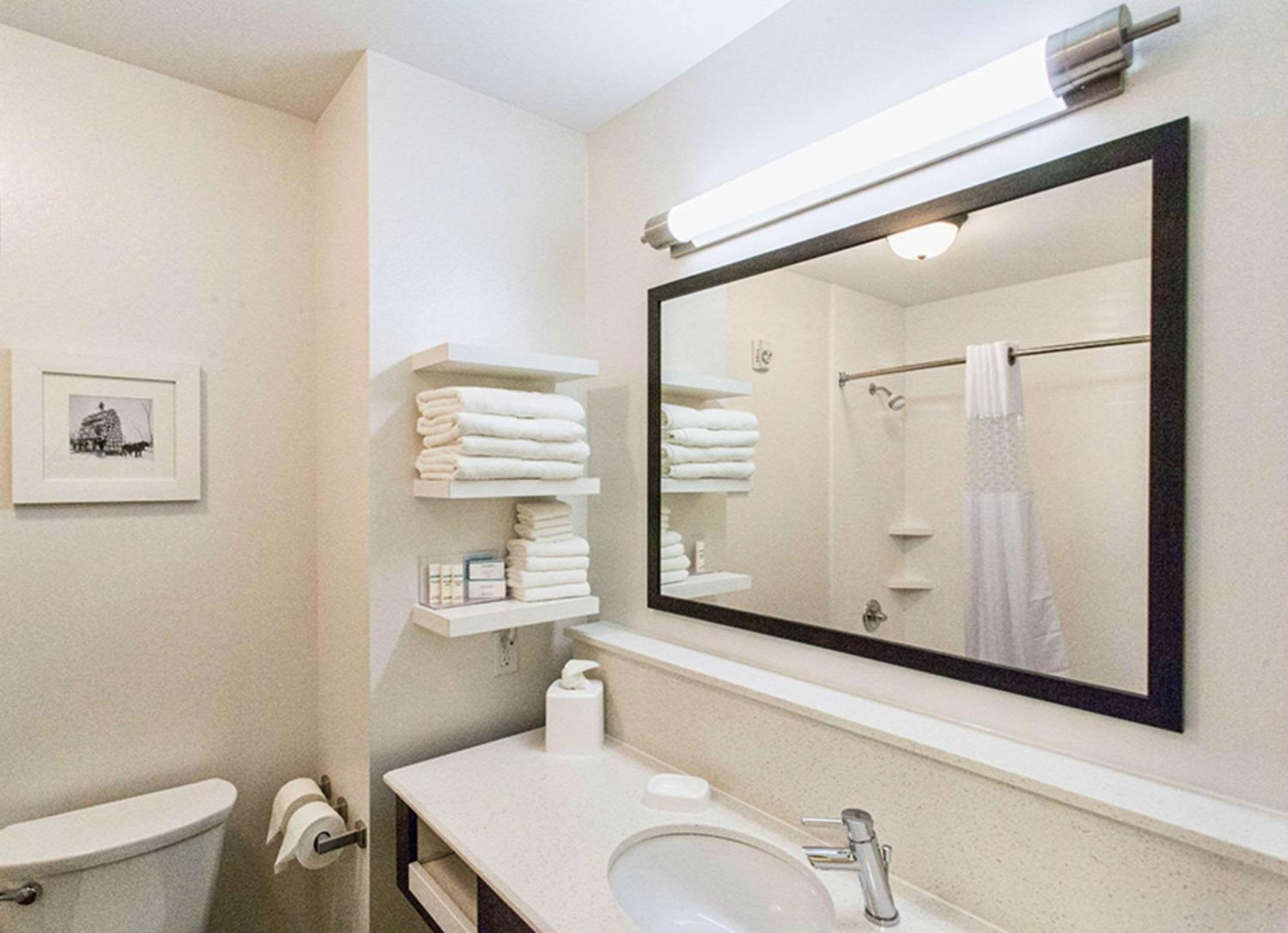 Queen Room with Two Queen Beds (4 Adults)