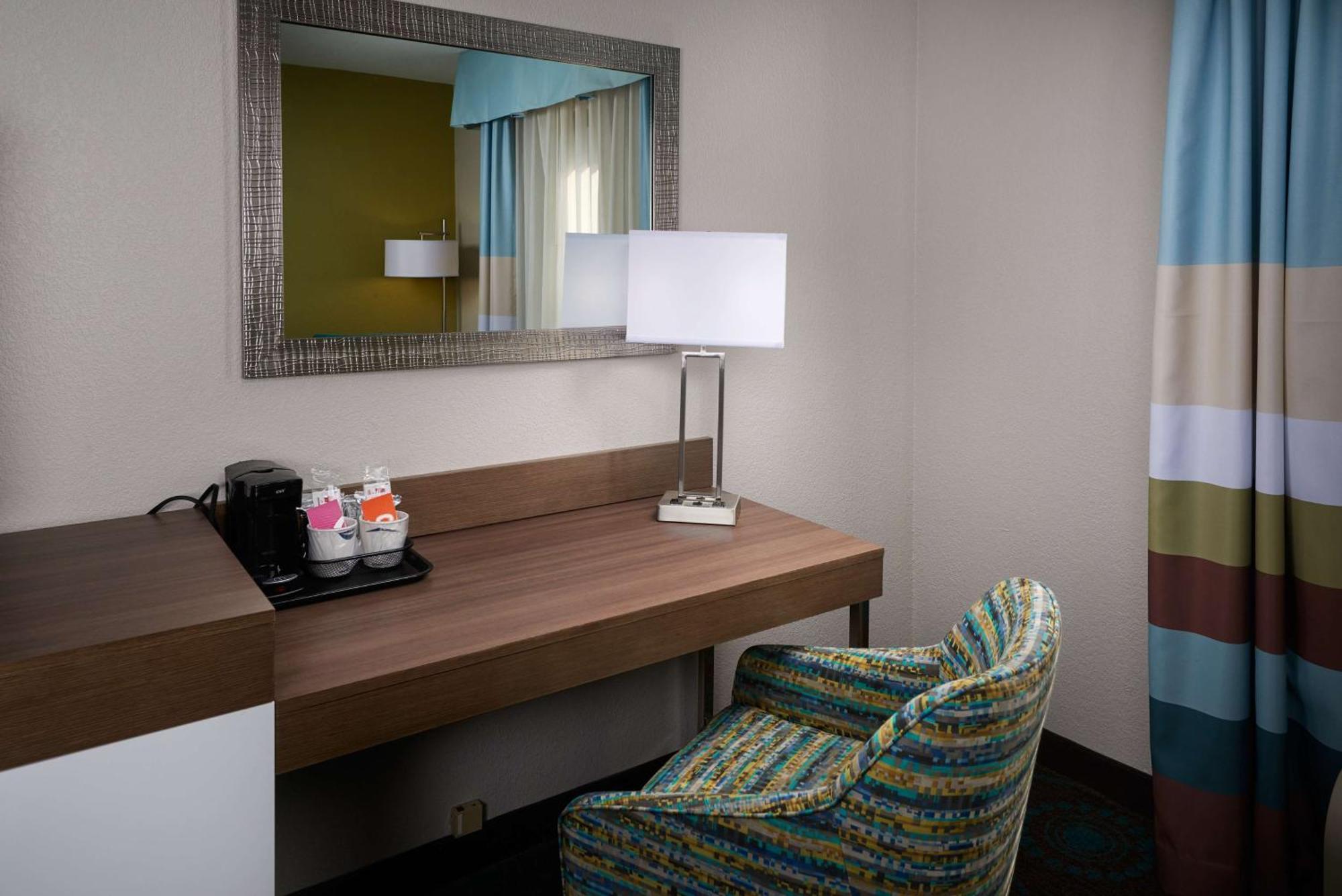 King Room with Microwave and Refrigerator - Non-Smoking