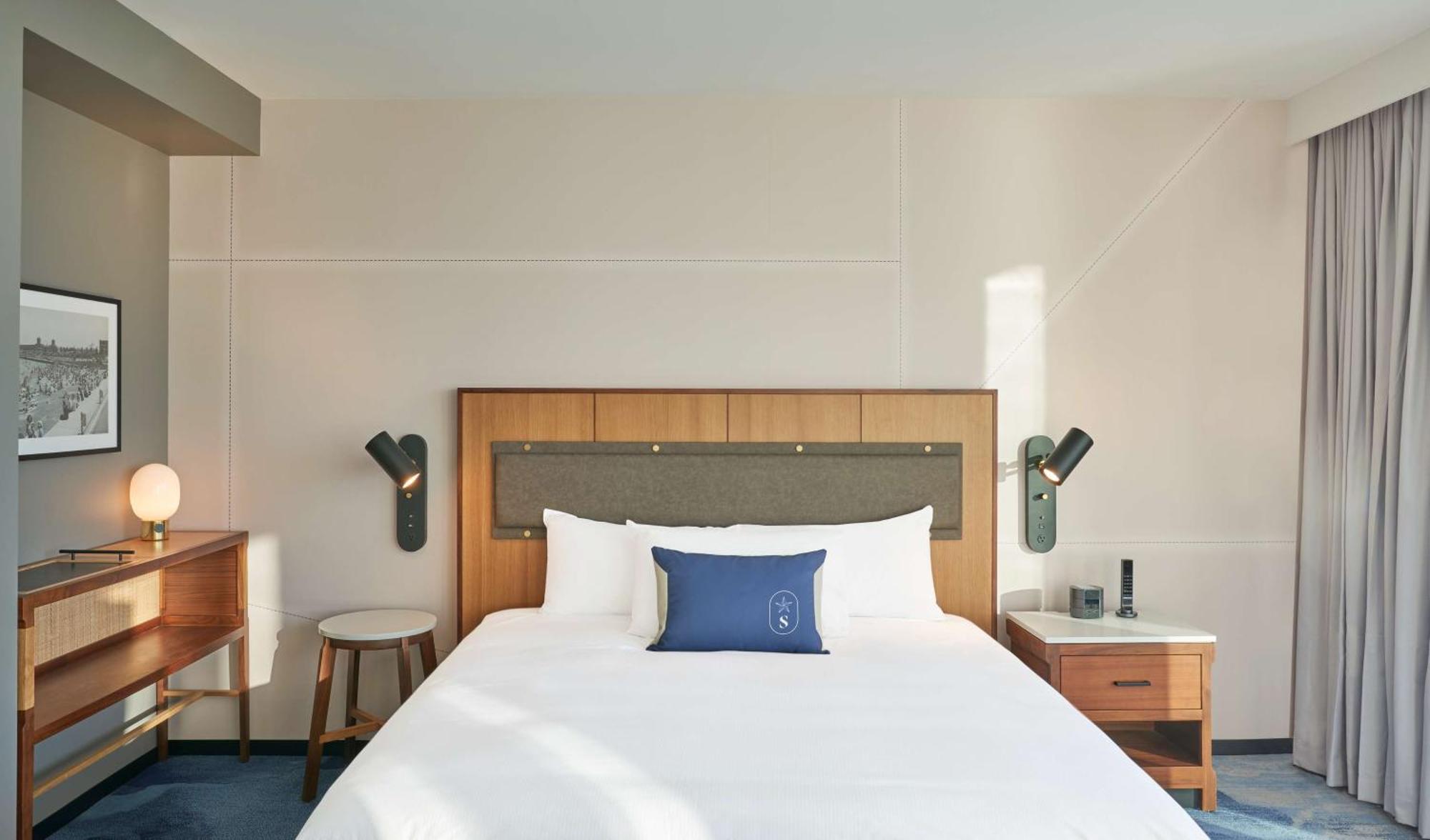 Chambre Lit King-Size – Étage Supérieur – Adaptée aux Personnes Malentendantes