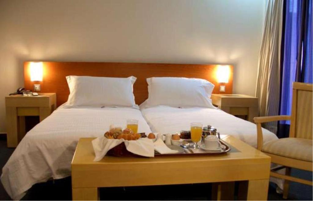 Comfort Room Three Single Beds Non-Smoking