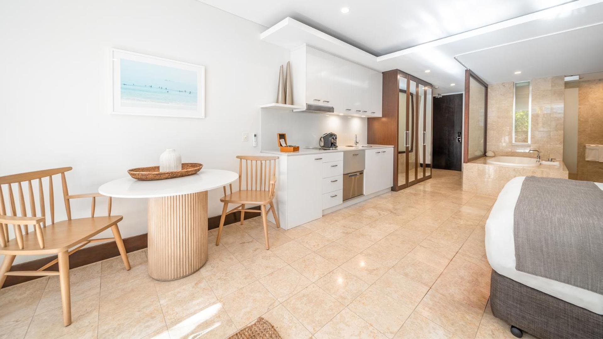 Studio with Pool Access