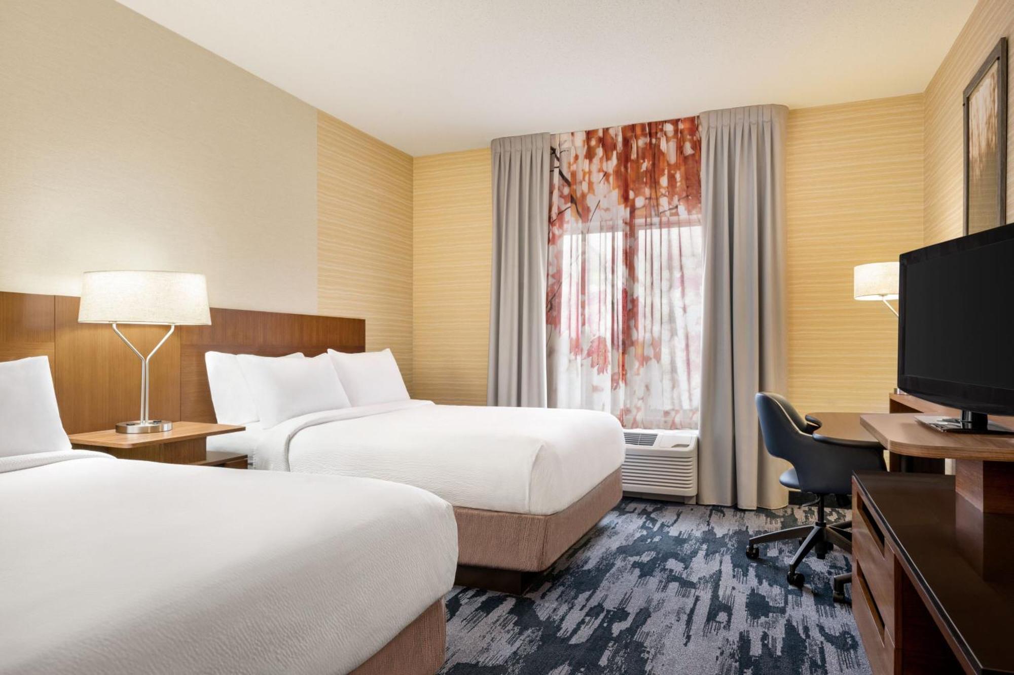 Queen Room with Two Queen Beds - Hearing Accessible