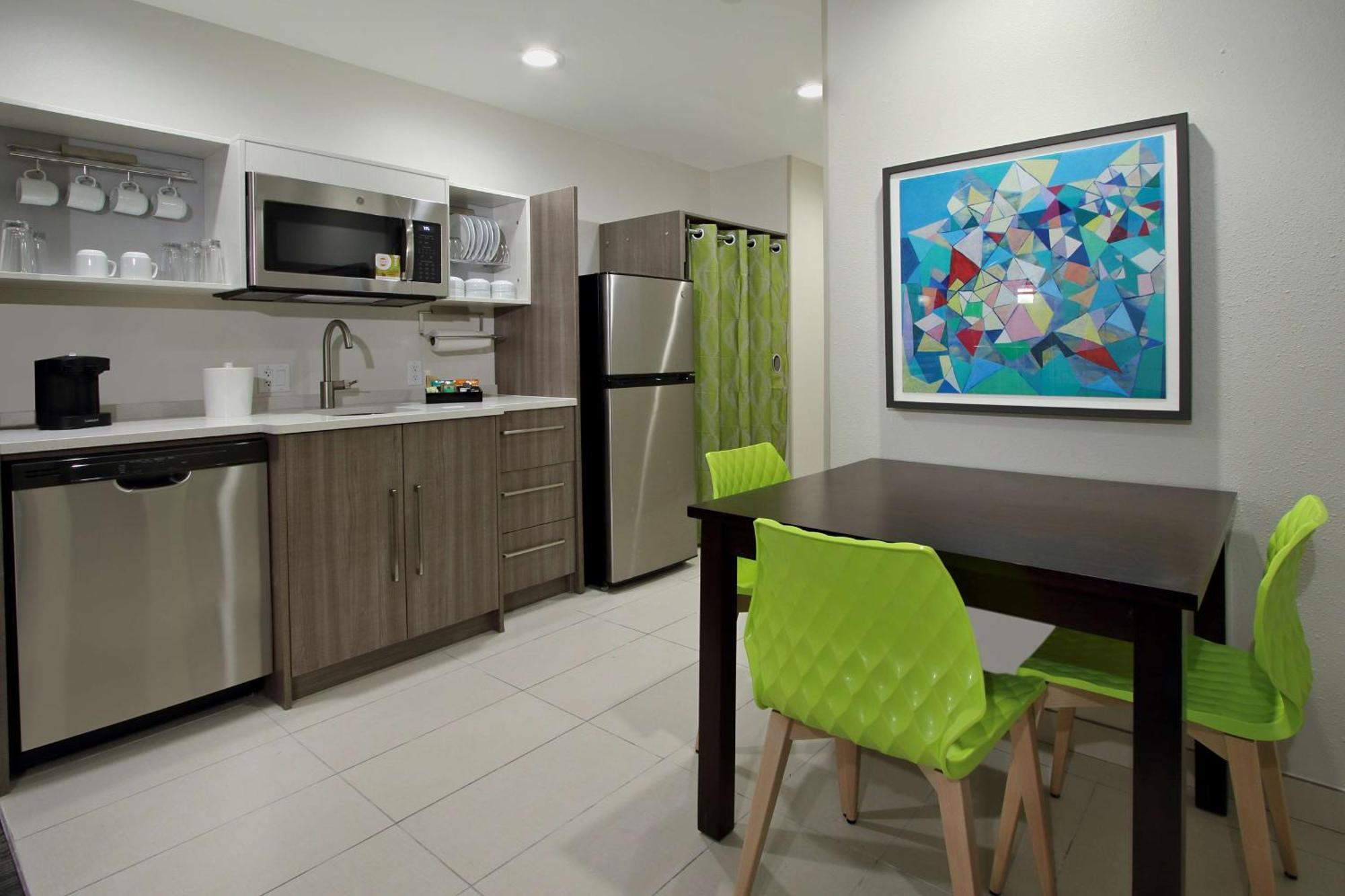 One-Bedroom King Suite - Non-Smoking
