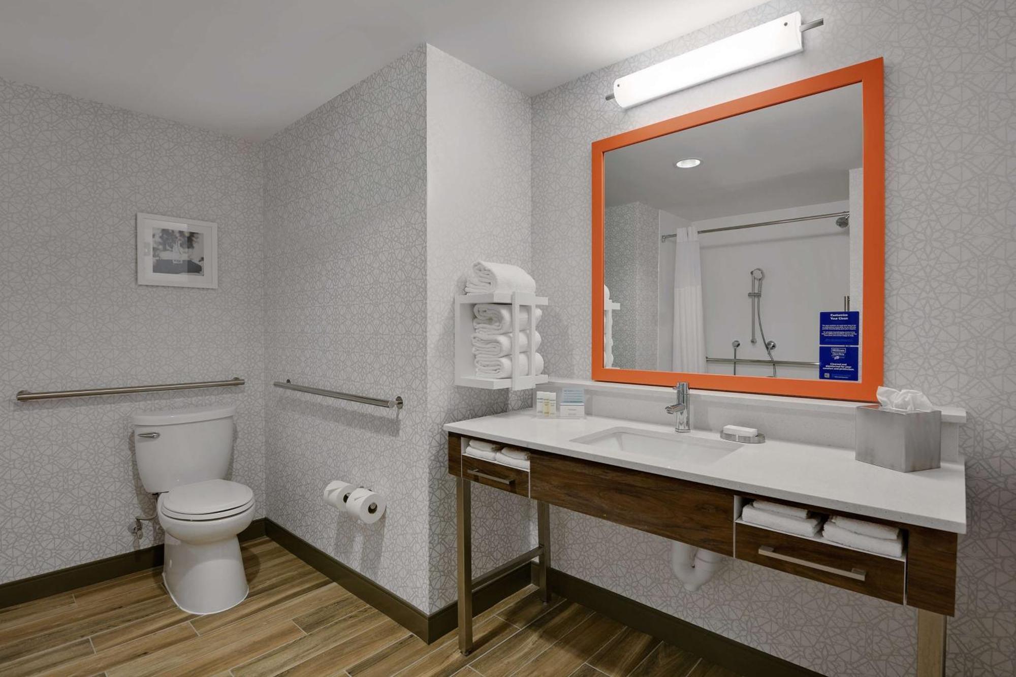Habitación con 1 cama exgtragrande y bañera accesible - Adaptada para personas con movilidad reducida - No fumadores