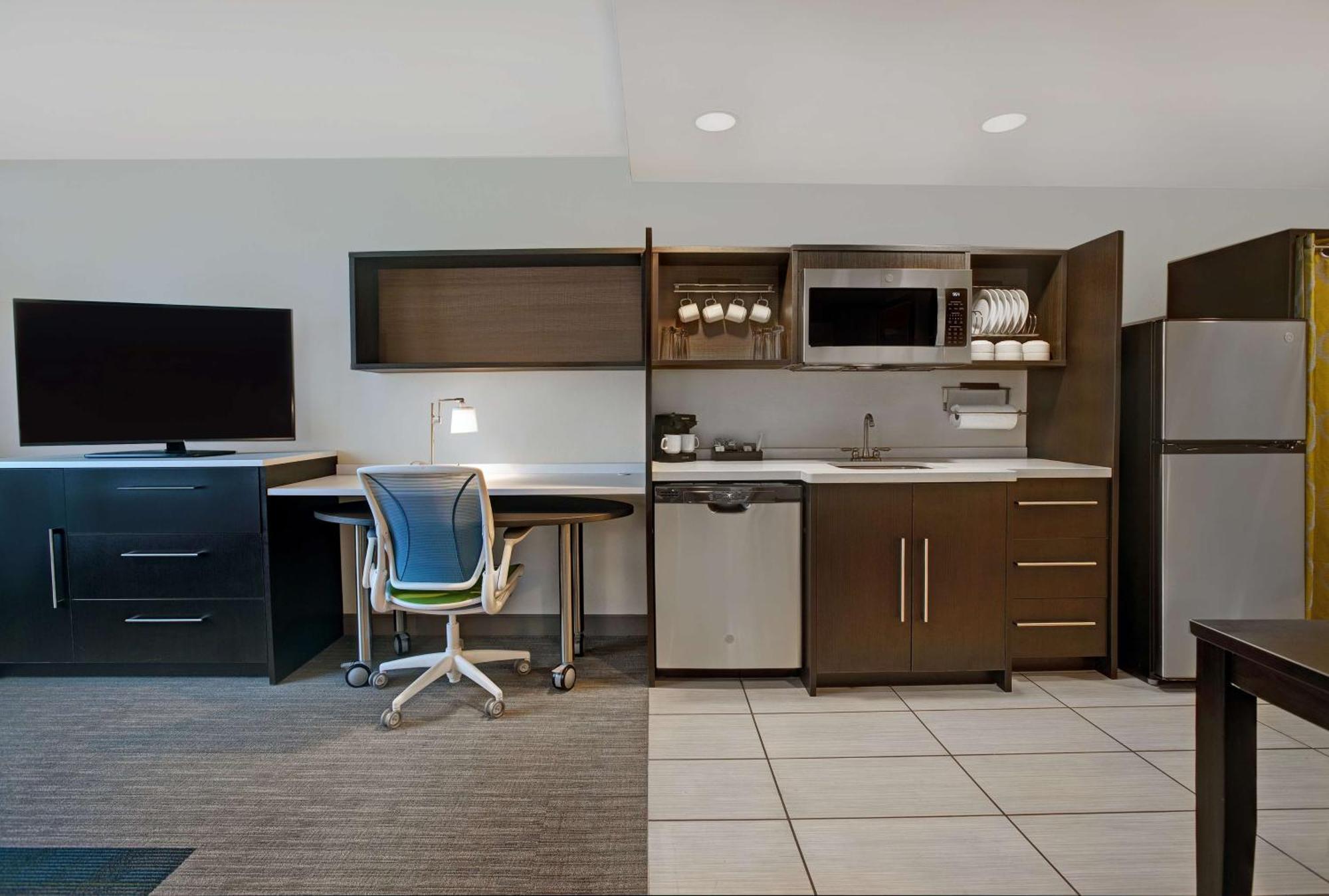 One-Bedroom King Suite - Non-Smoking