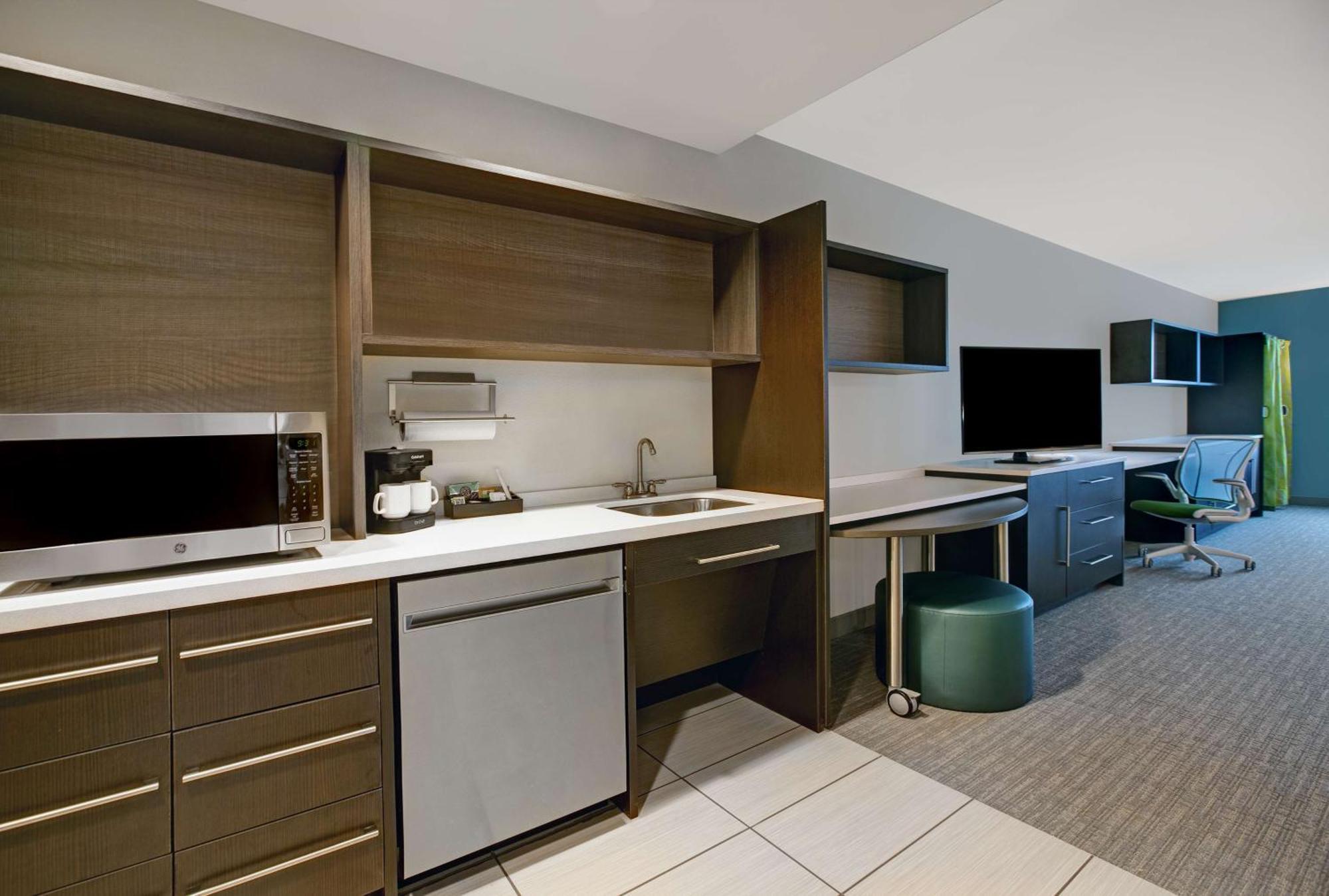 Queen Studio with Two Queen Beds - Mobility/Hearing Accessible - Non-Smoking