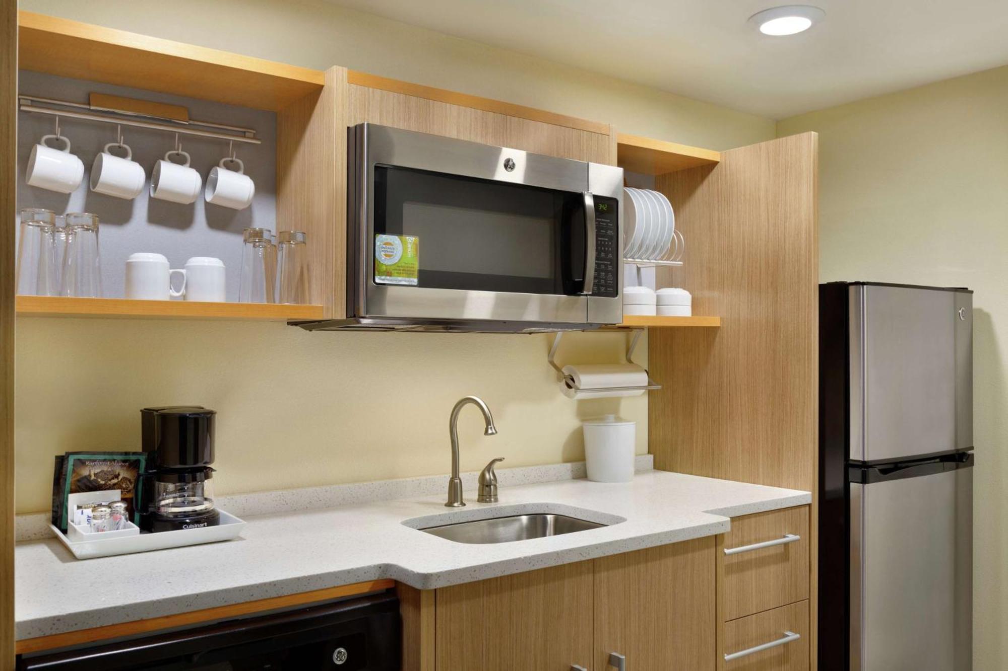 One-Bedroom King Suite - Non-Smoking