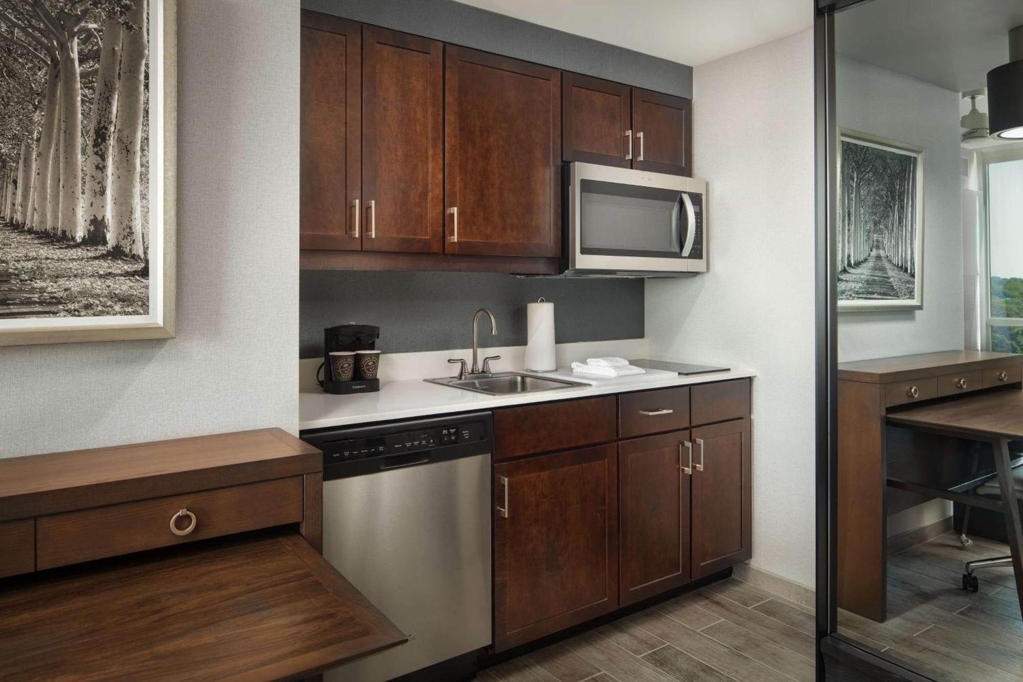 One-Bedroom King Suite - Non-Smoking