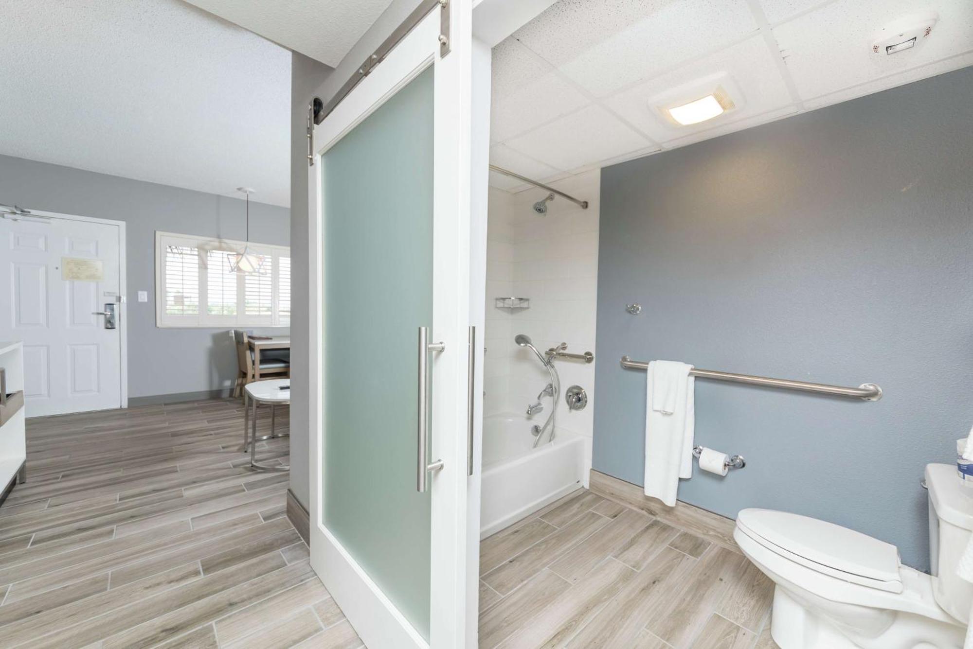 Queen Room Two Queen Beds Ocean View Mobility Accessible or Non-Smoking