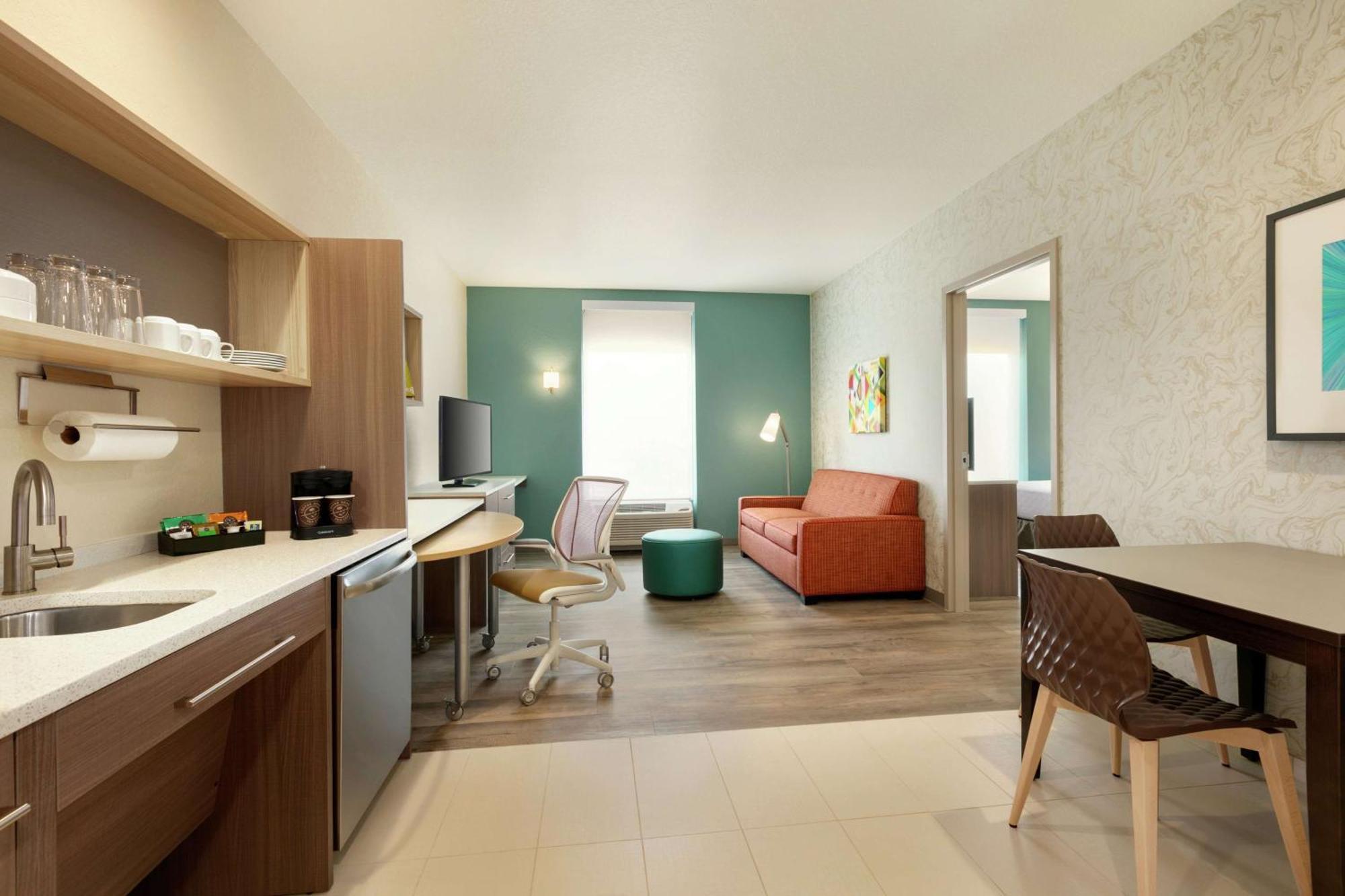 One-Bedroom King Suite - Non-Smoking