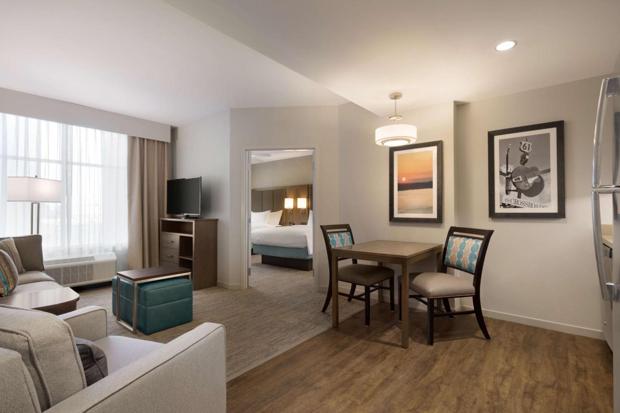 One-Bedroom Queen Suite with Two Queen Beds - Non-Smoking
