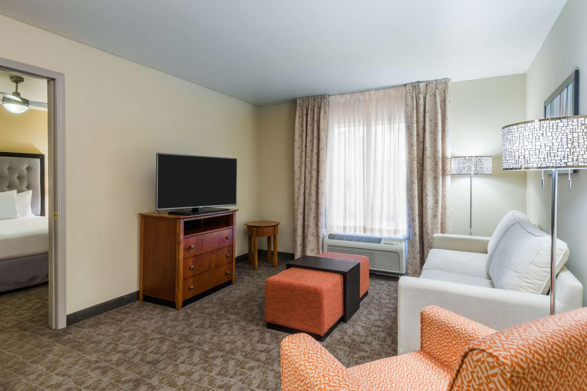 One-Bedroom King Suite - Non-Smoking