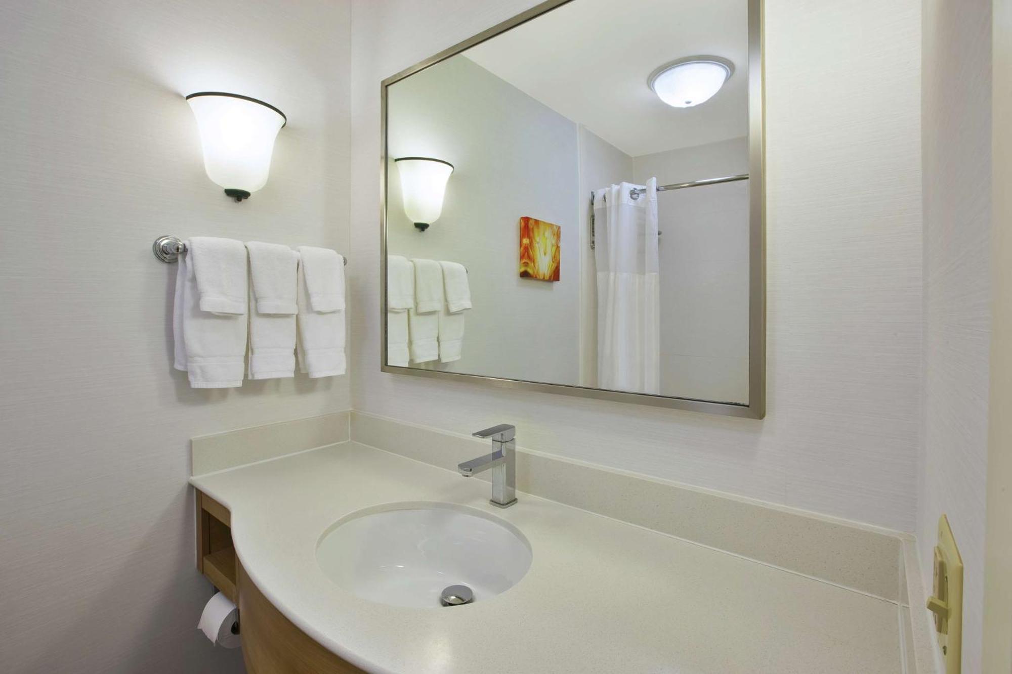 Deluxe King Room Lake View
