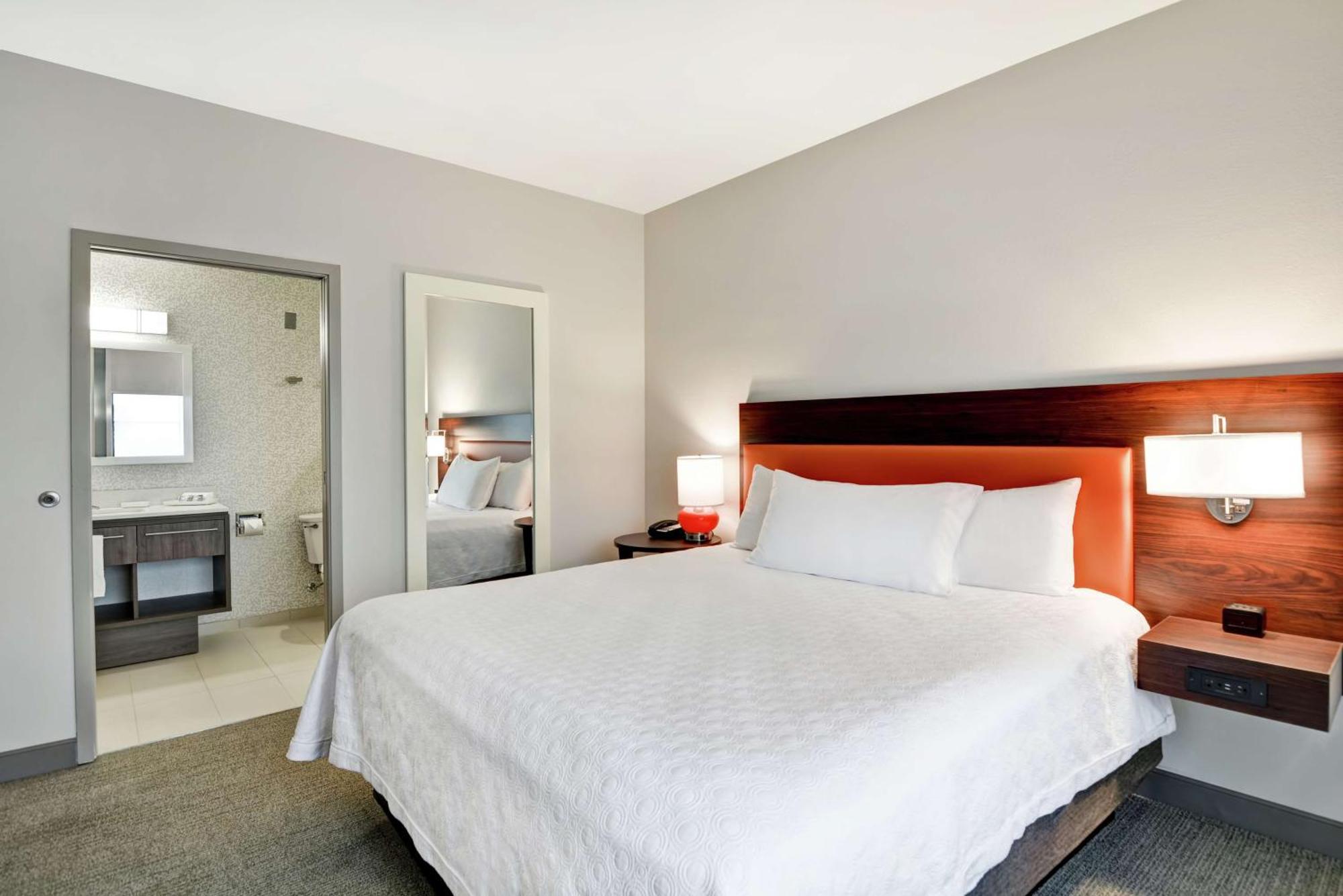 One-Bedroom King Suite - Non-Smoking