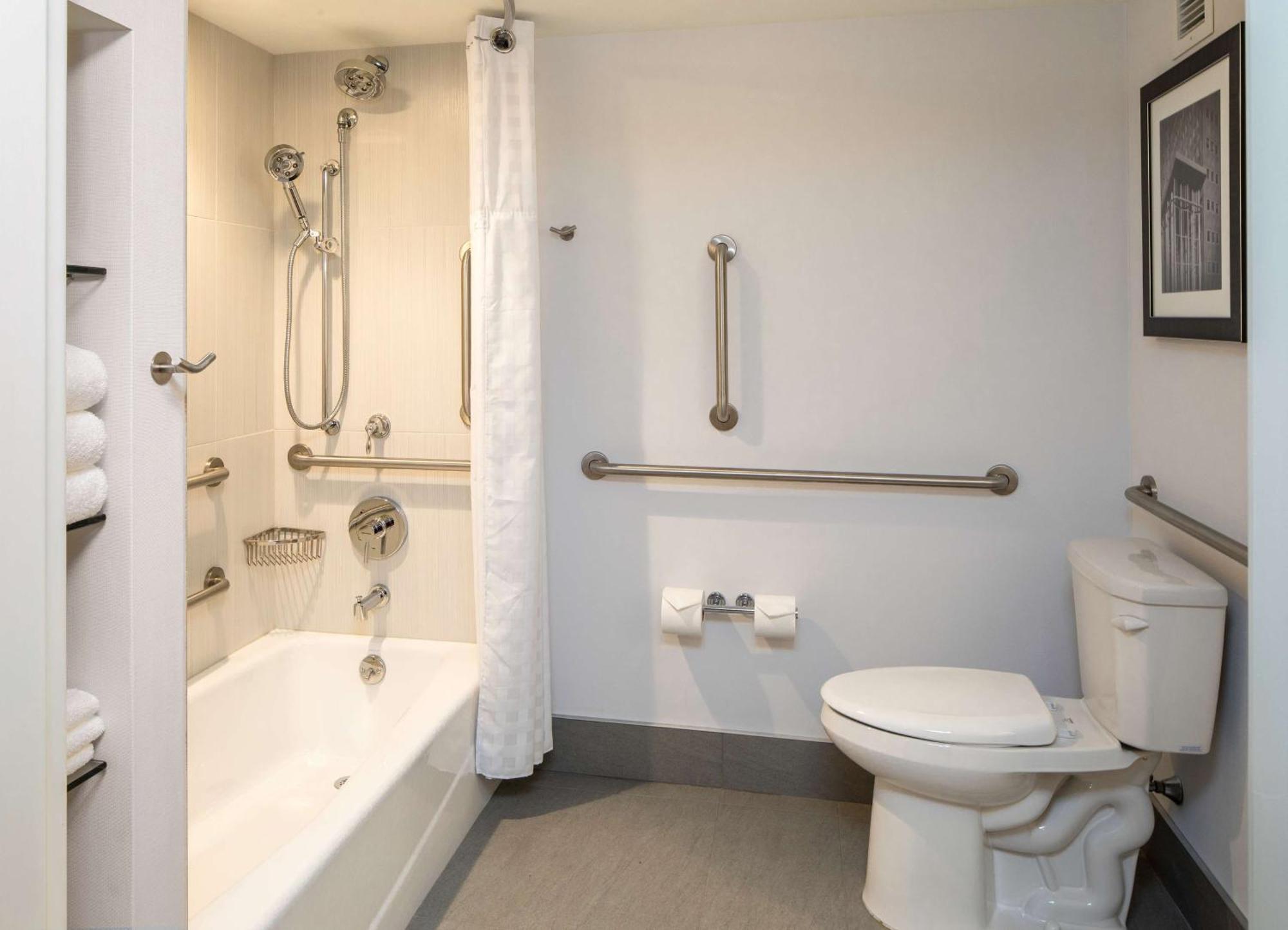 Queen Room with Two Queen Beds and Tub - Mobility/Hearing Accessible