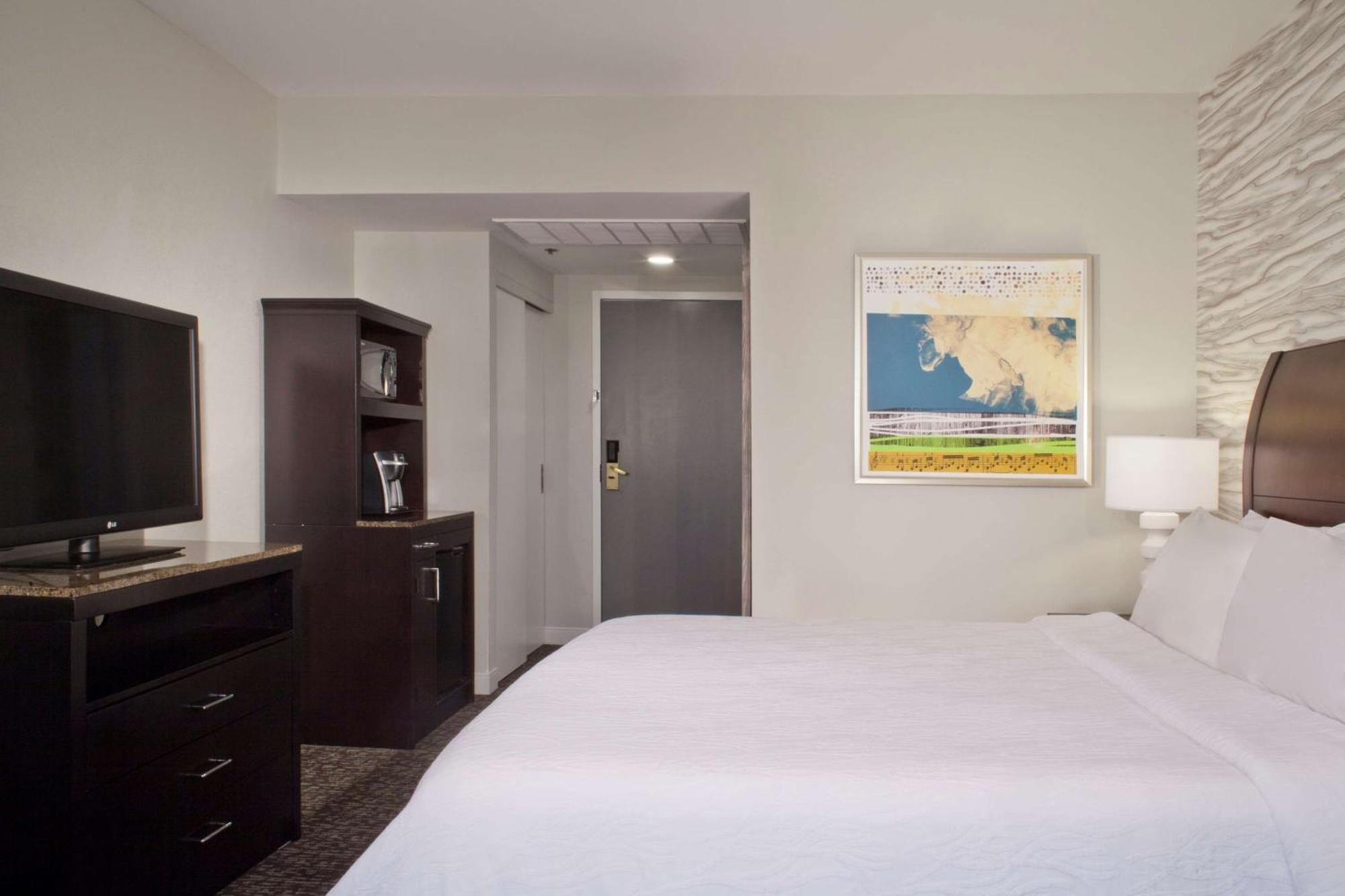 Kamer met Kingsize Bed en Uitzicht op het Atrium