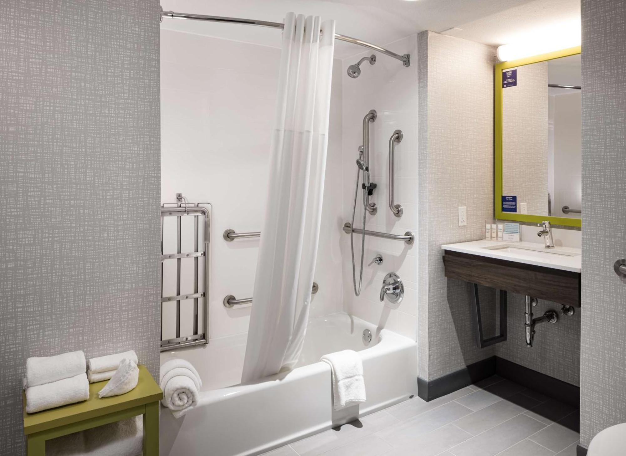 Queen Room with Two Queen Beds - Mobility Access/Non-Smoking