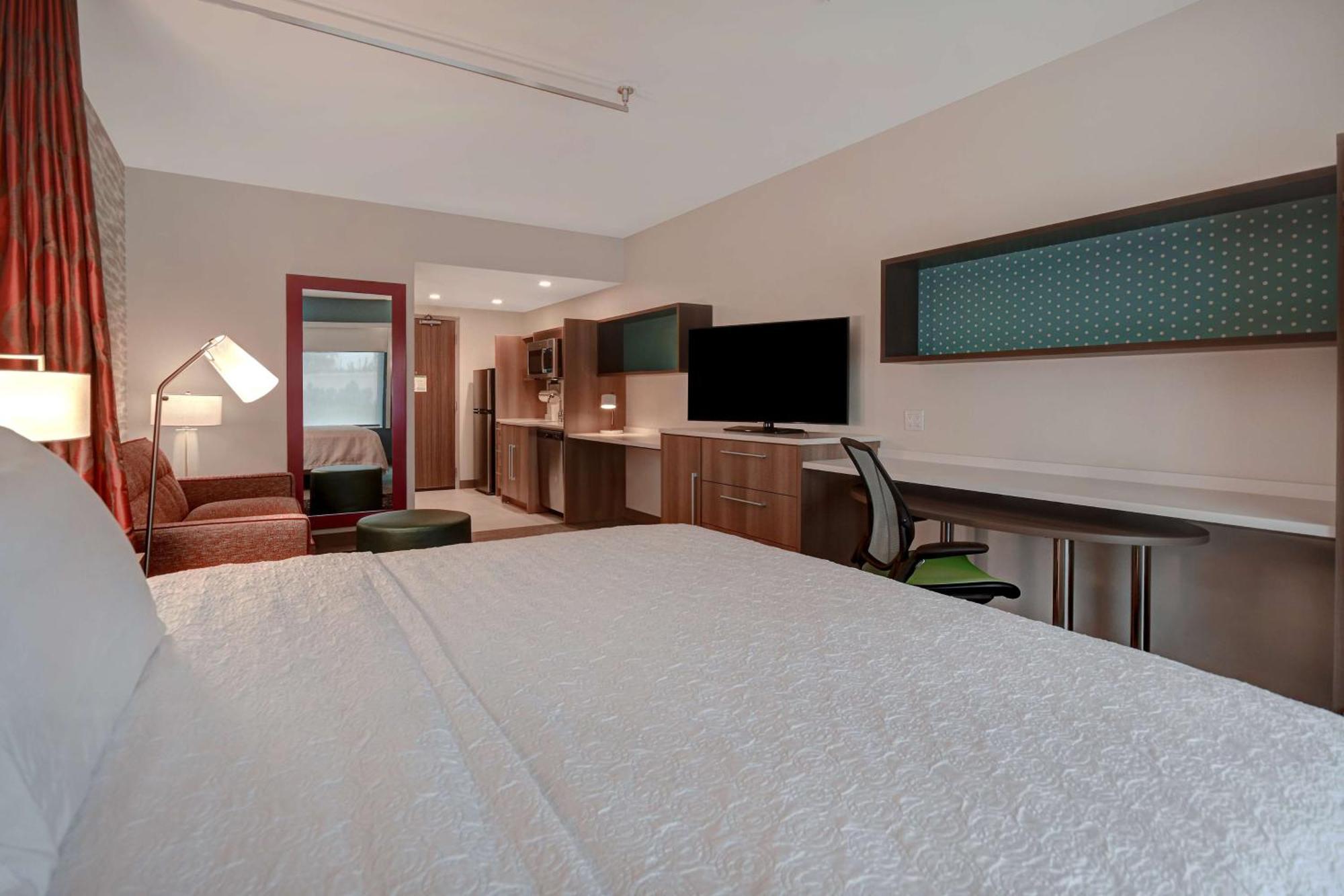 King Studio Suite with Bath Tub - Mobility/Hearing Accessible