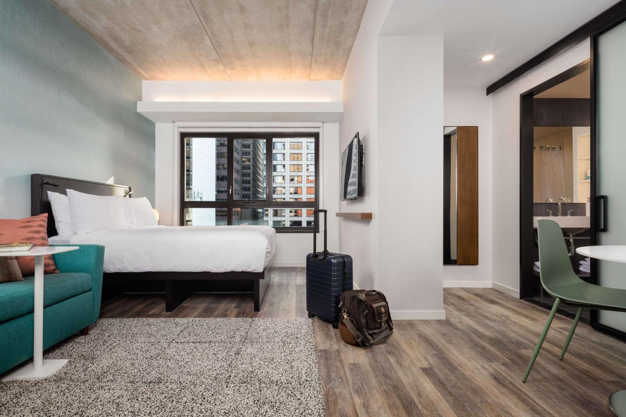 Studio met Queensize Bed
