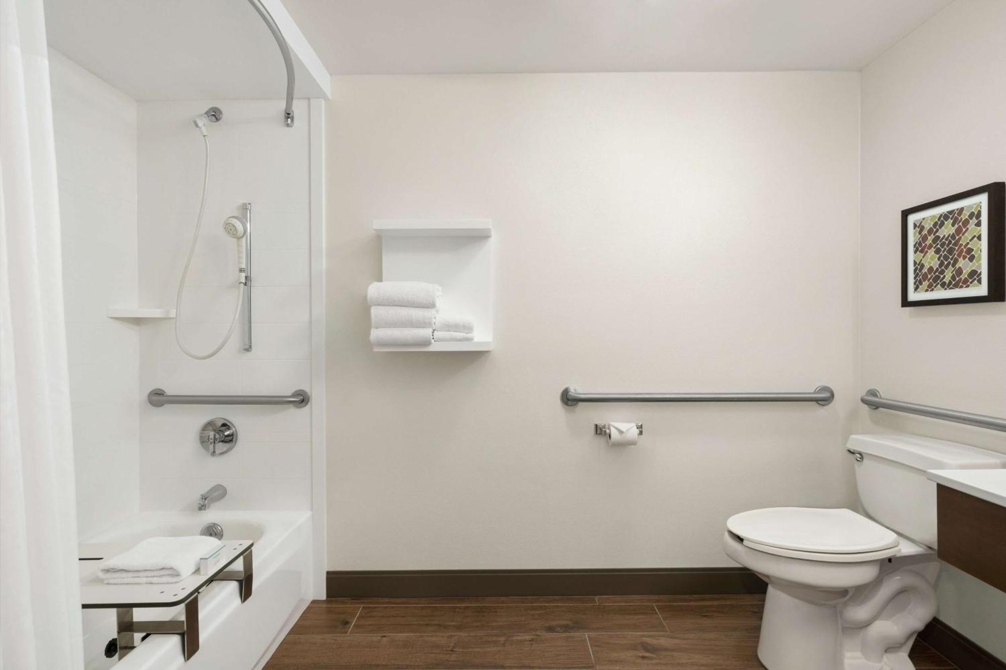 King Room with Accessible Tub - Mobility and Hearing Access/Non-Smoking