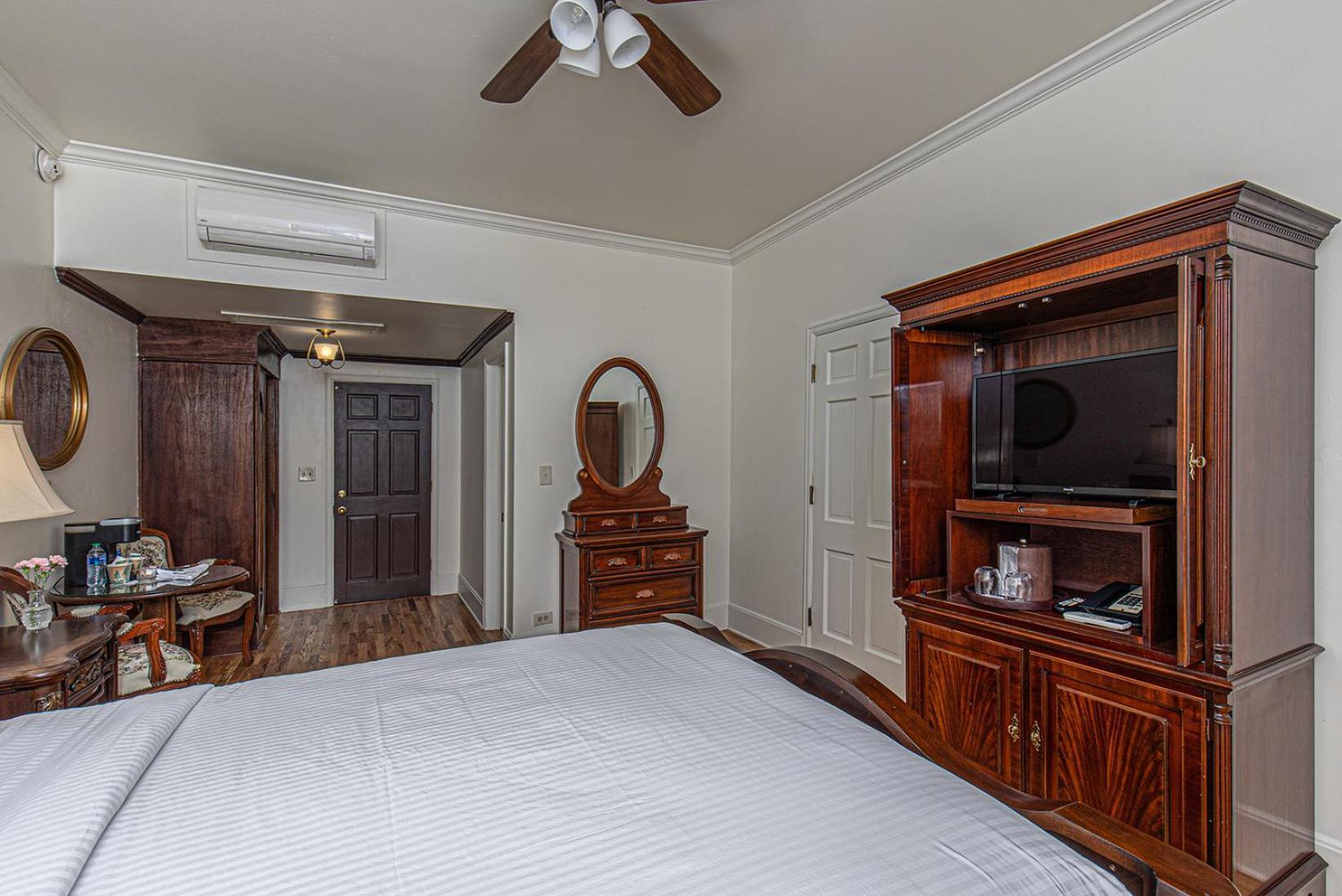 Queen Room