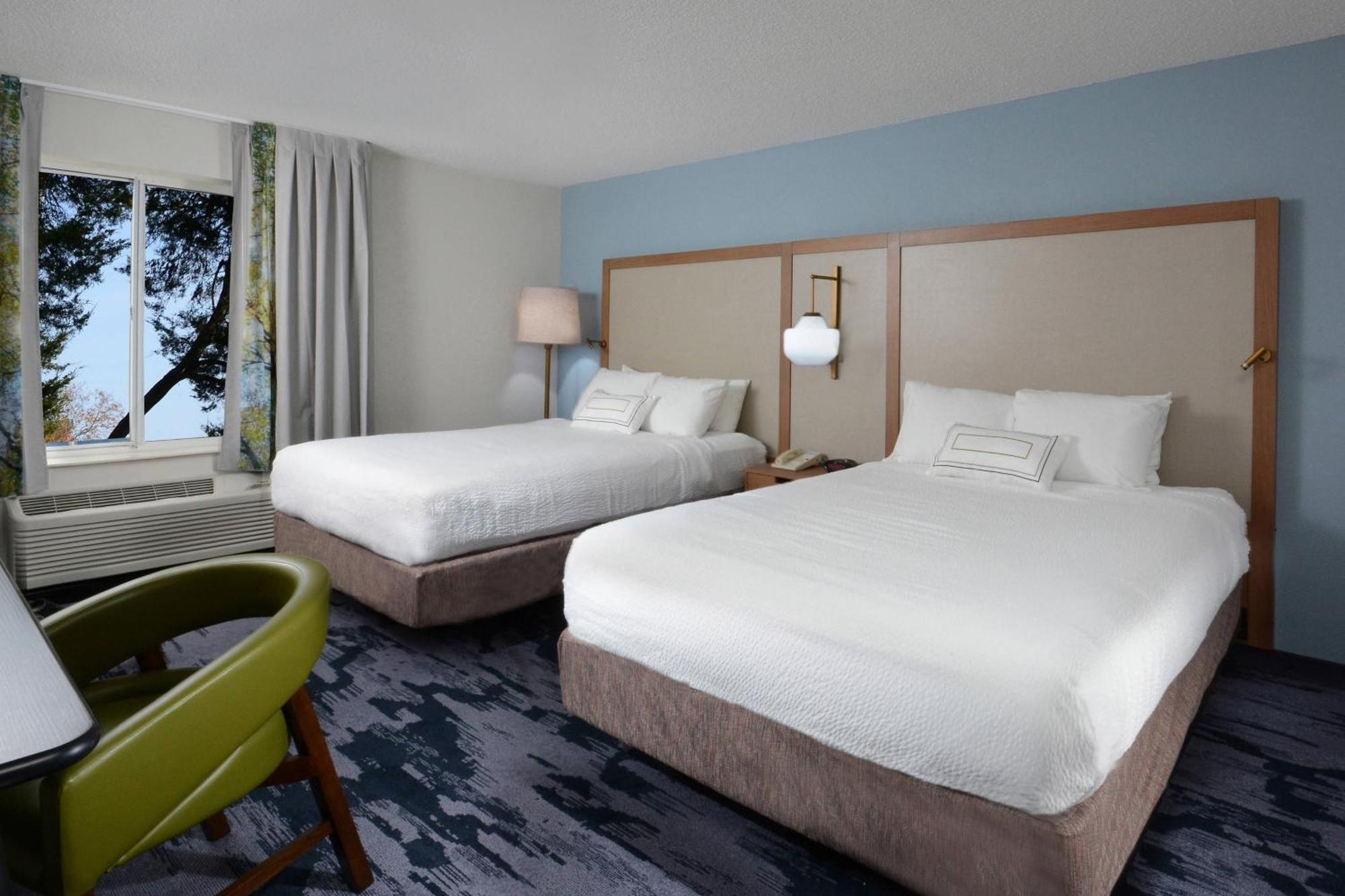 Queen Room Two Queen Beds Bathtub Mobility Access or Hearing Accessible
